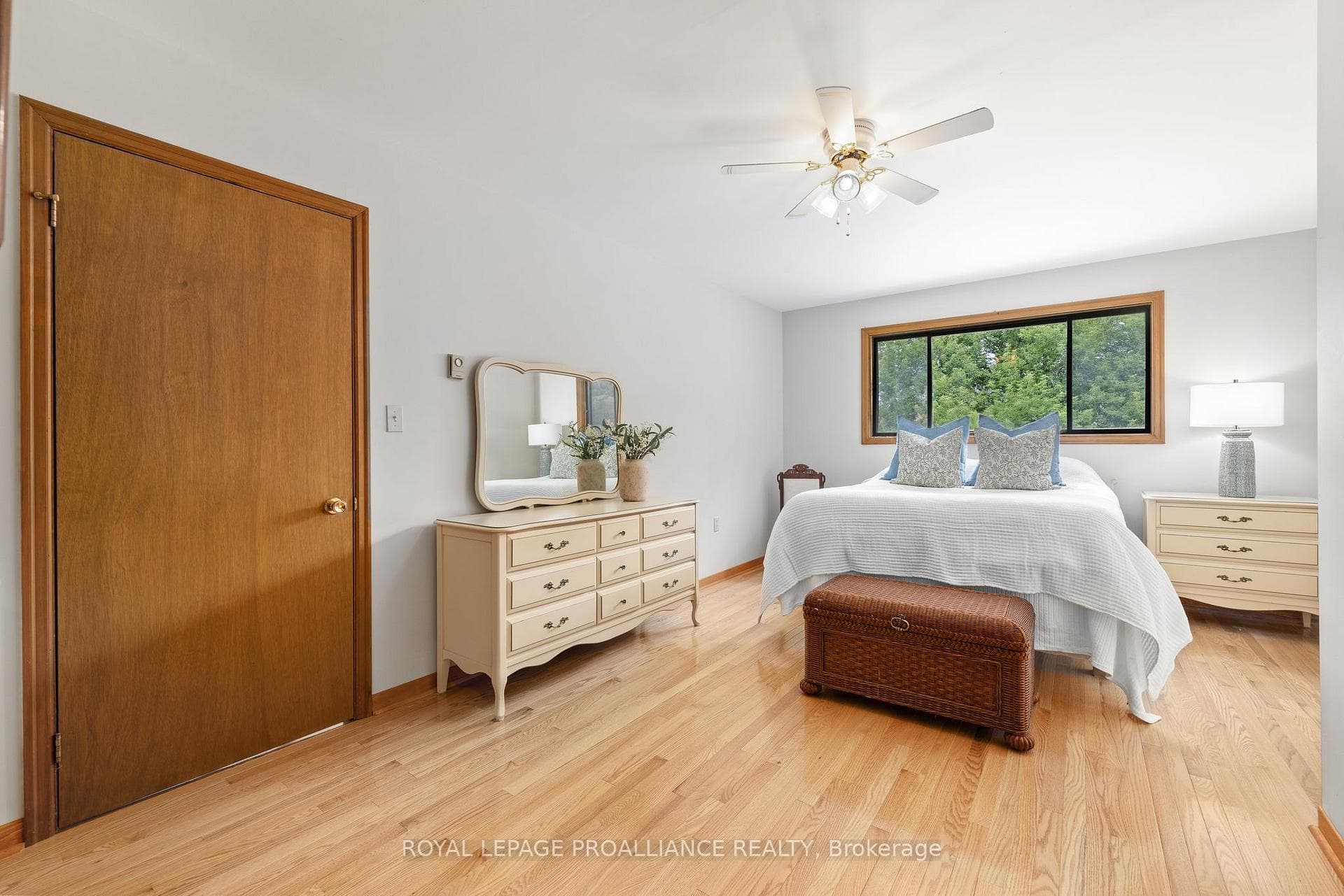 245 Herchimer Avenue photo 23