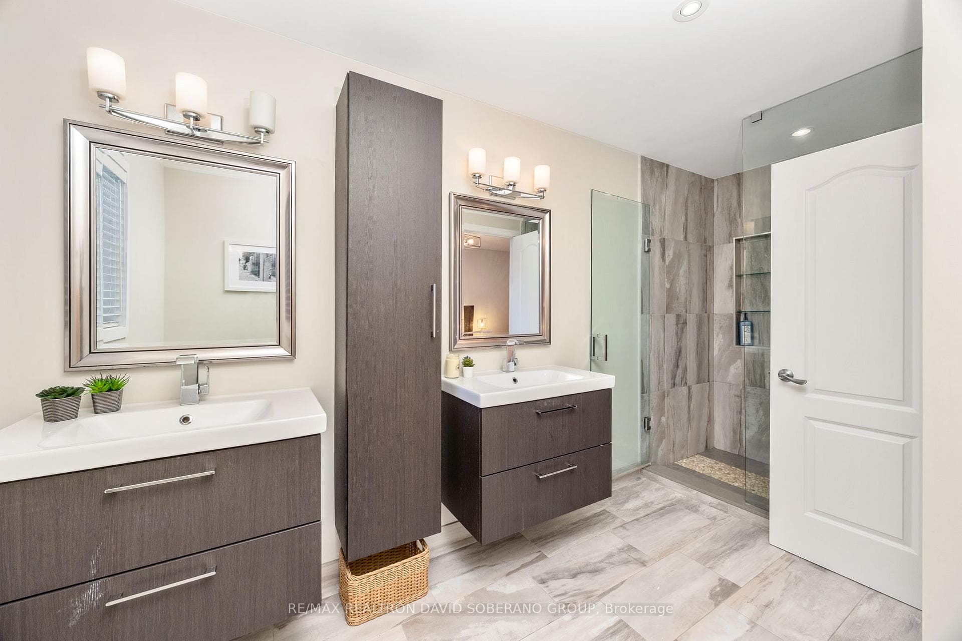 144 Benjamin Hood Crescent photo 20