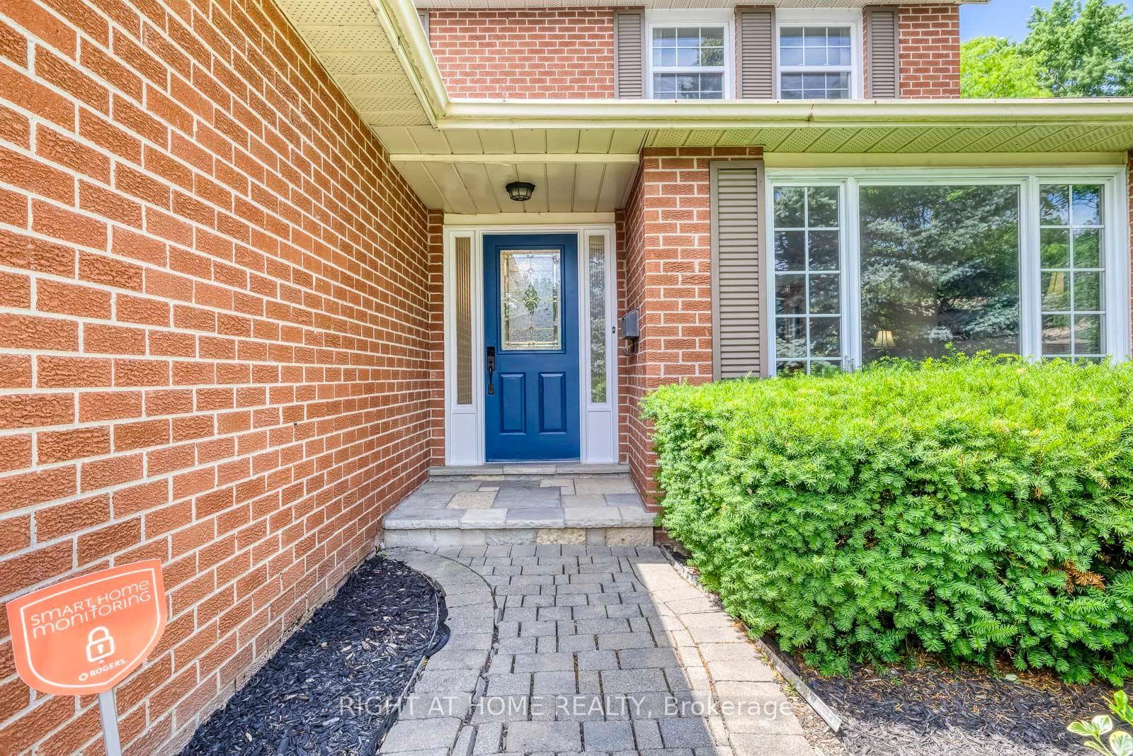 1025 Vanier Drive photo 2