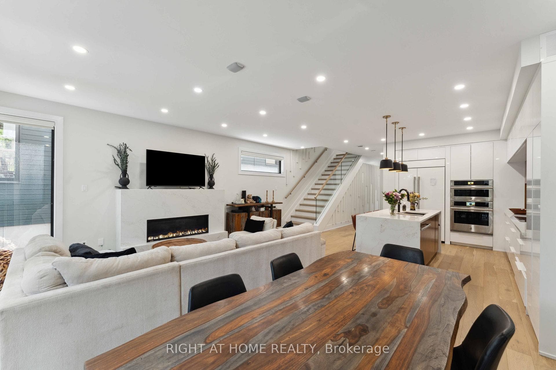 187 Carleton Avenue photo 17