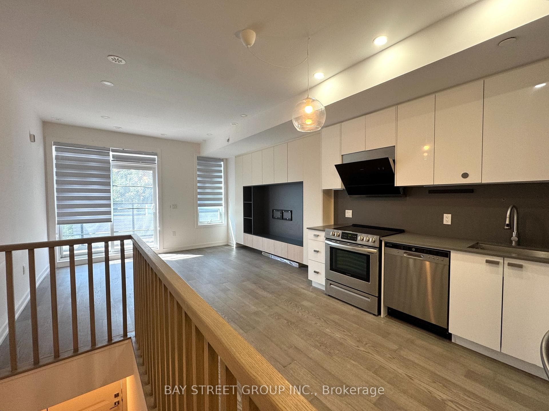 57 Finch Avenue Unit 33 photo 4