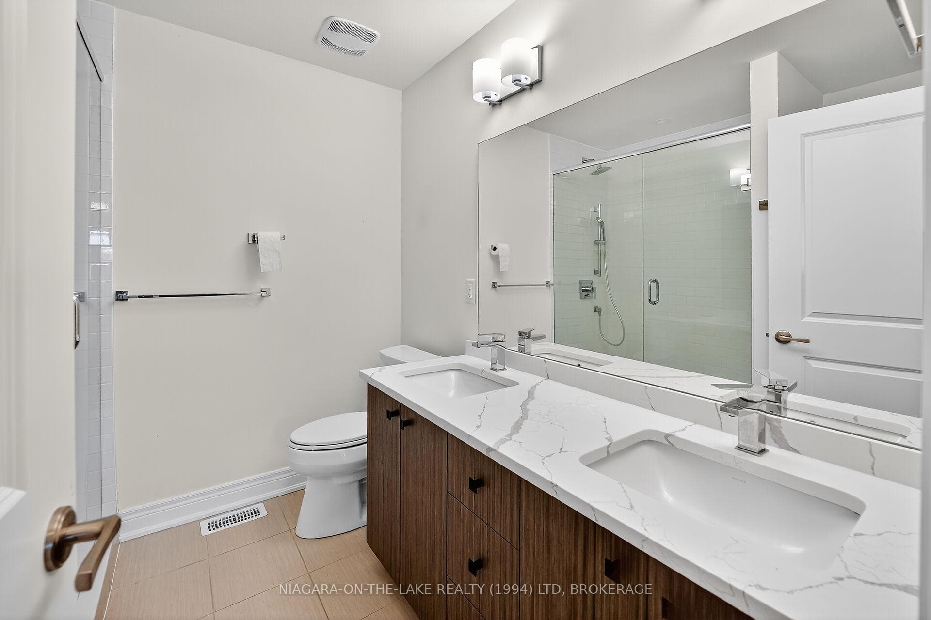 4 Paradise Grove photo 26