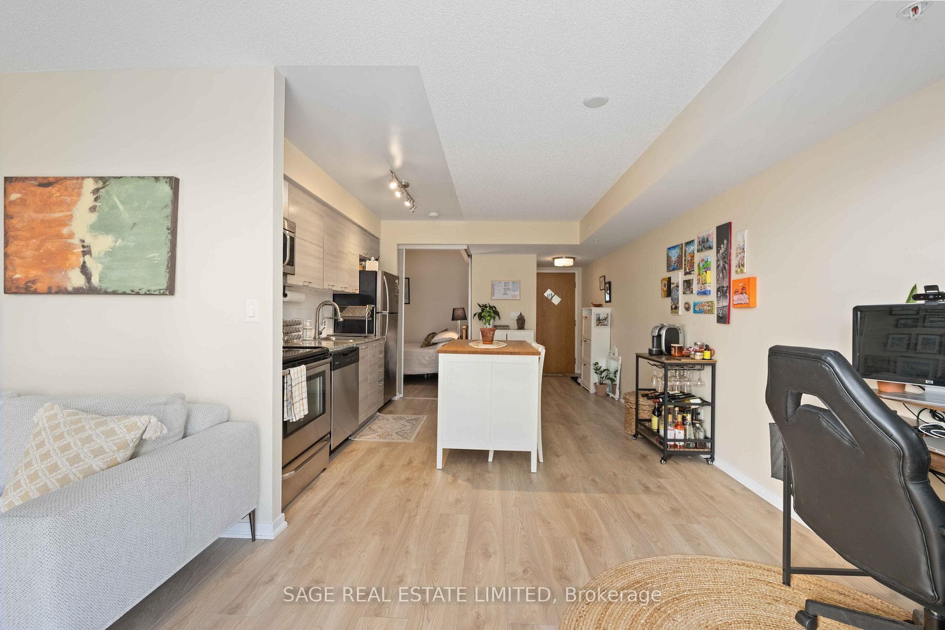 20 Joe Shuster Way Unit 1305 photo 16