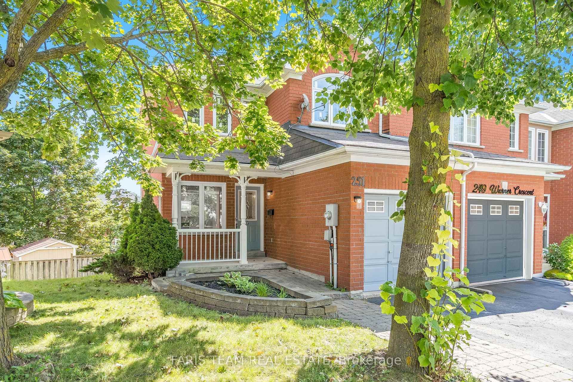 251 Warner Crescent photo 3