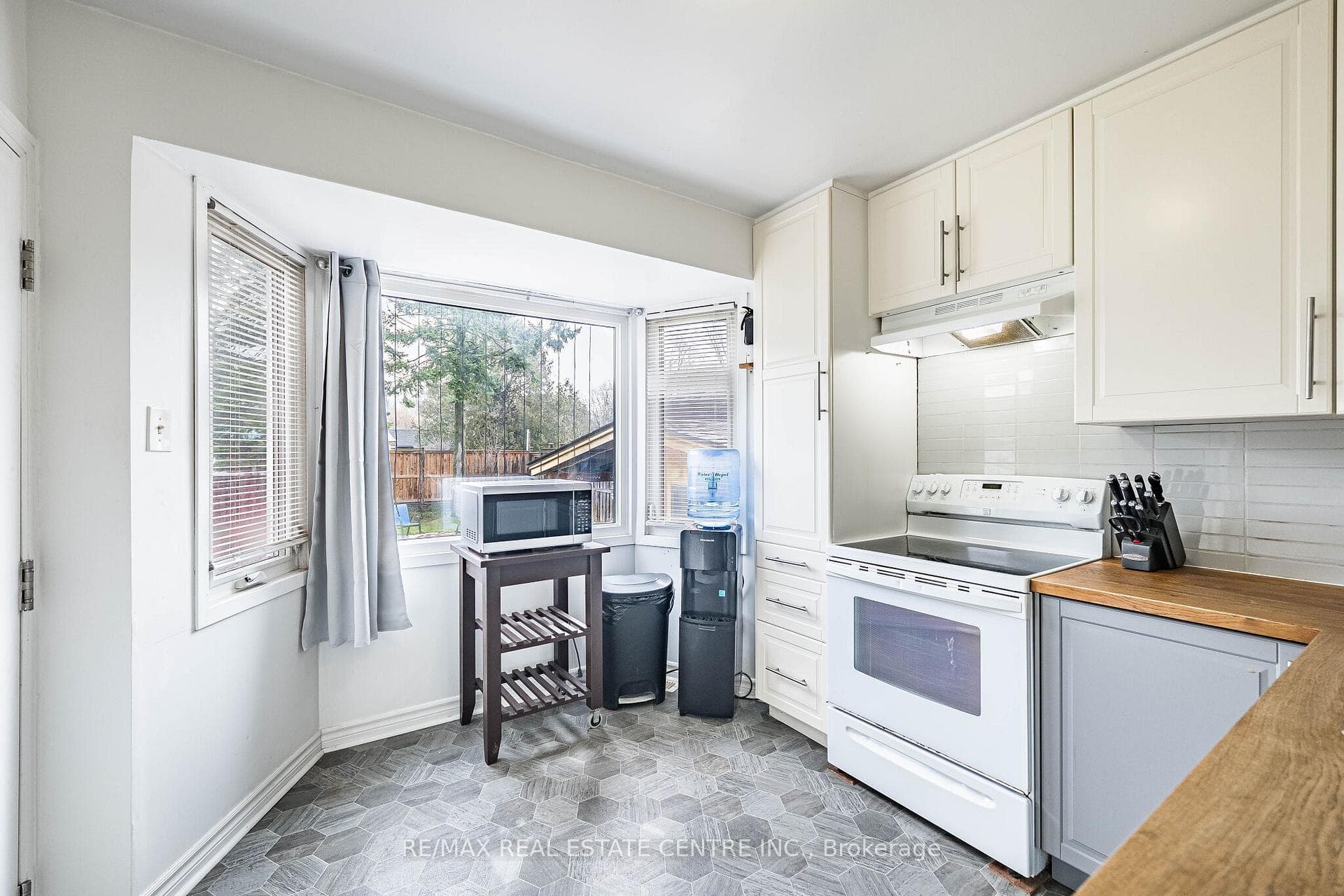 40 Ellis Crescent photo 13