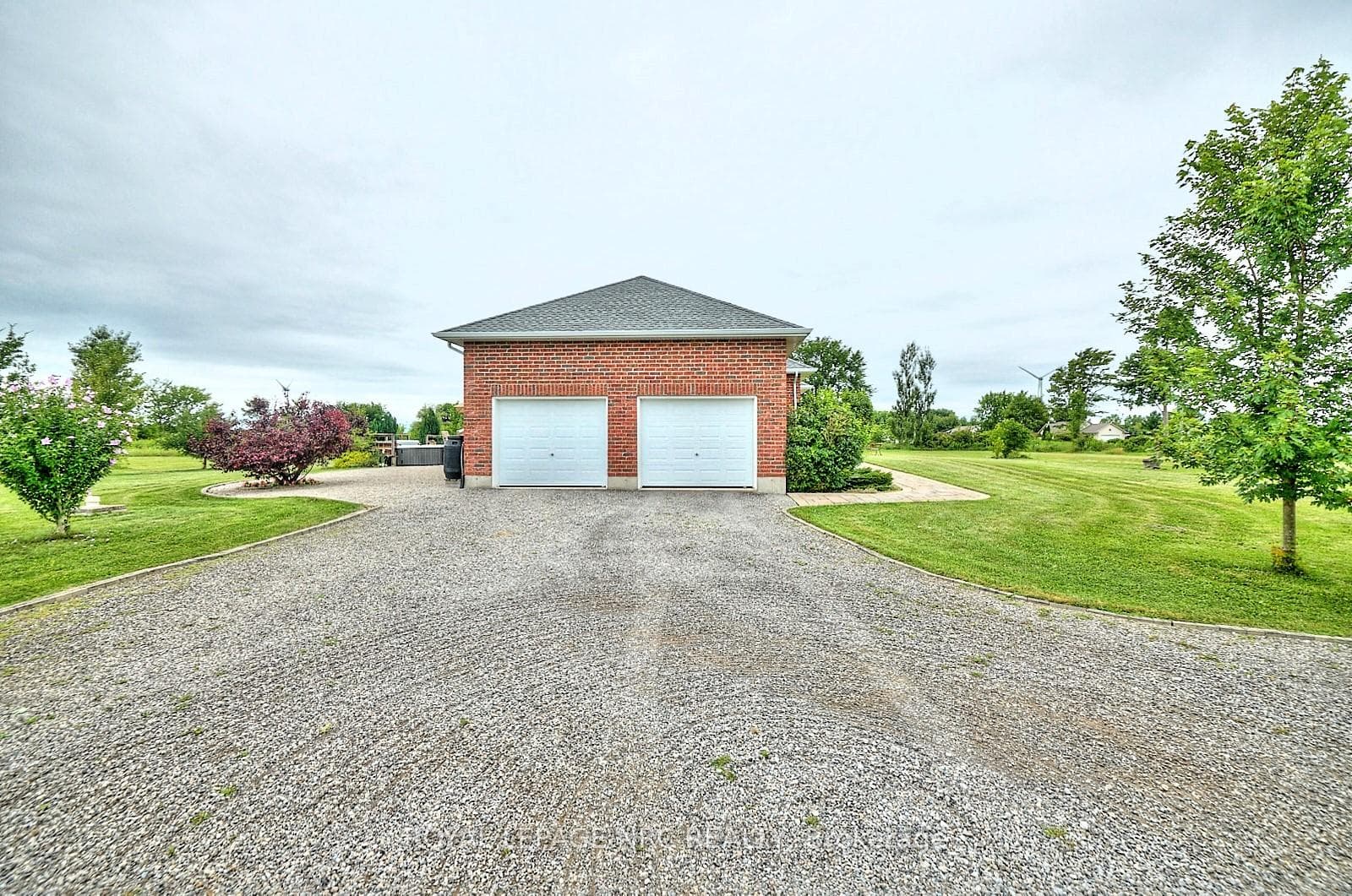 Double oversize garage at 24'x24'