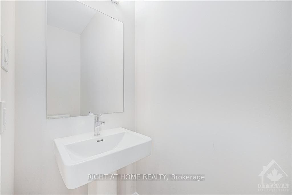 68 HACKAMORE Crescent photo 12
