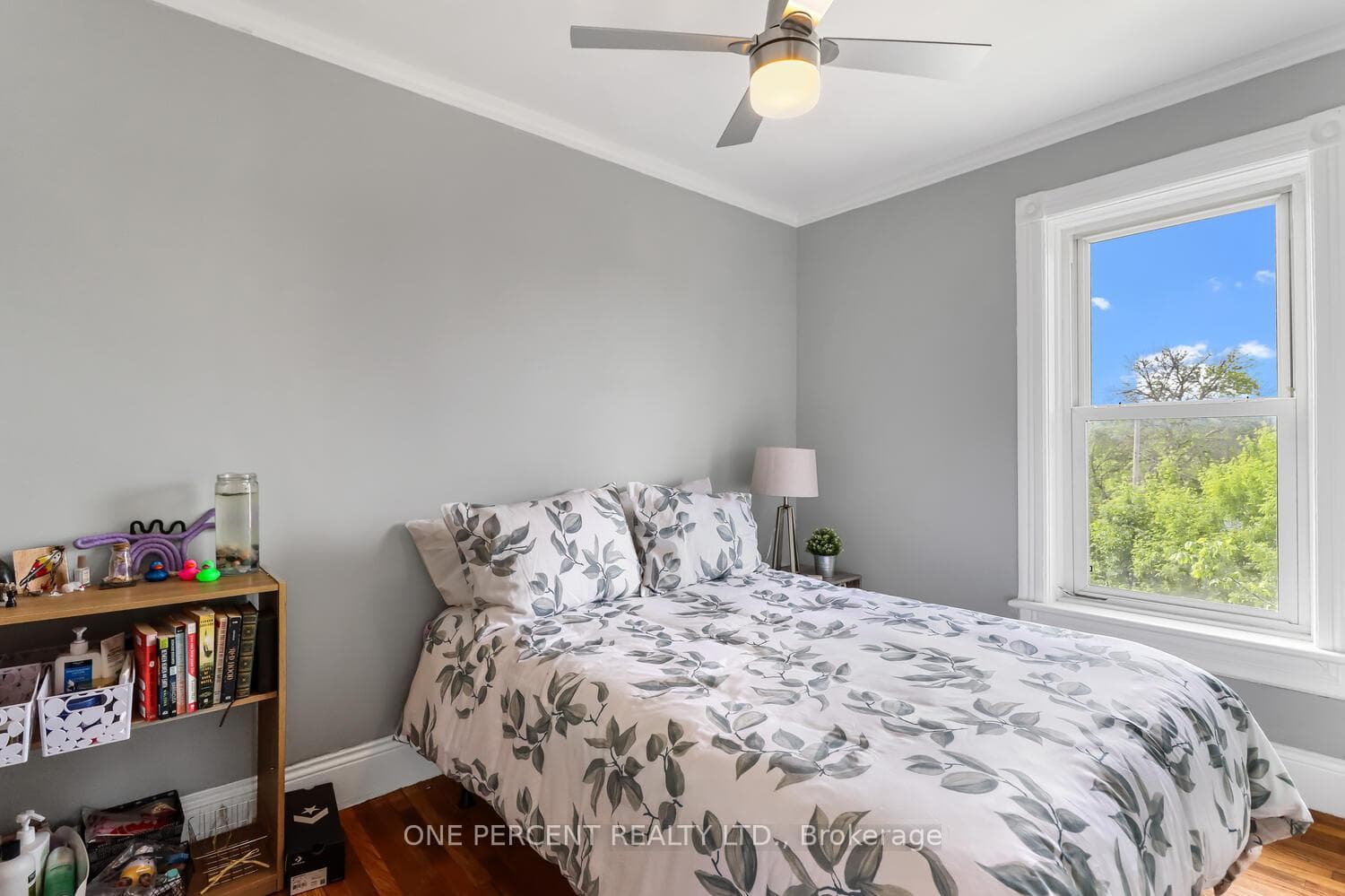 2nd bedroom