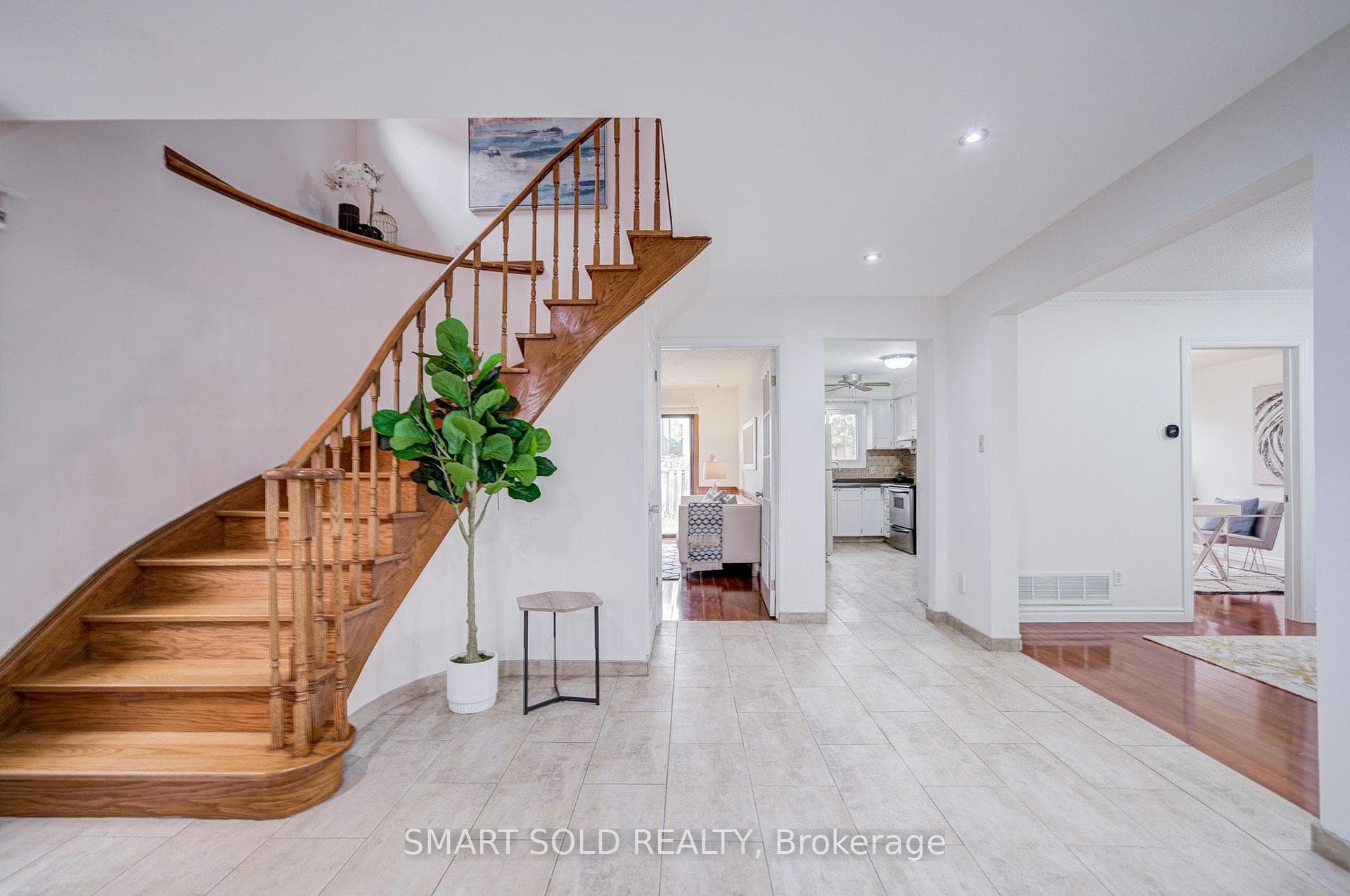 837 Queensbridge Drive photo 5