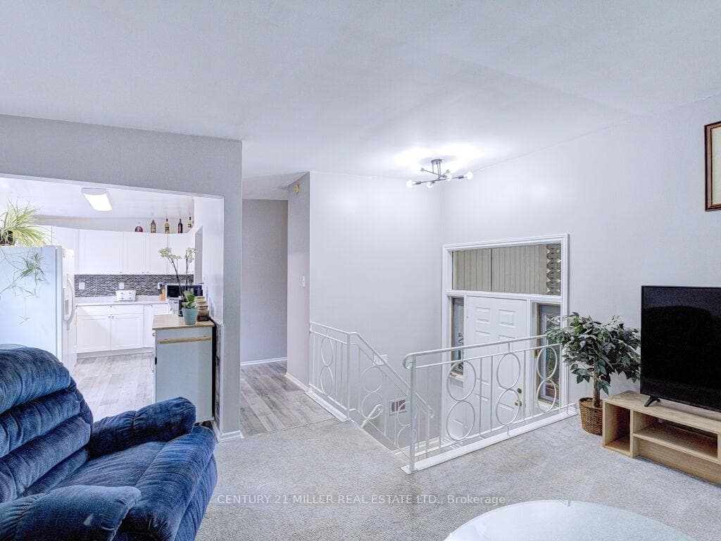 154 Luscombe Street photo 10
