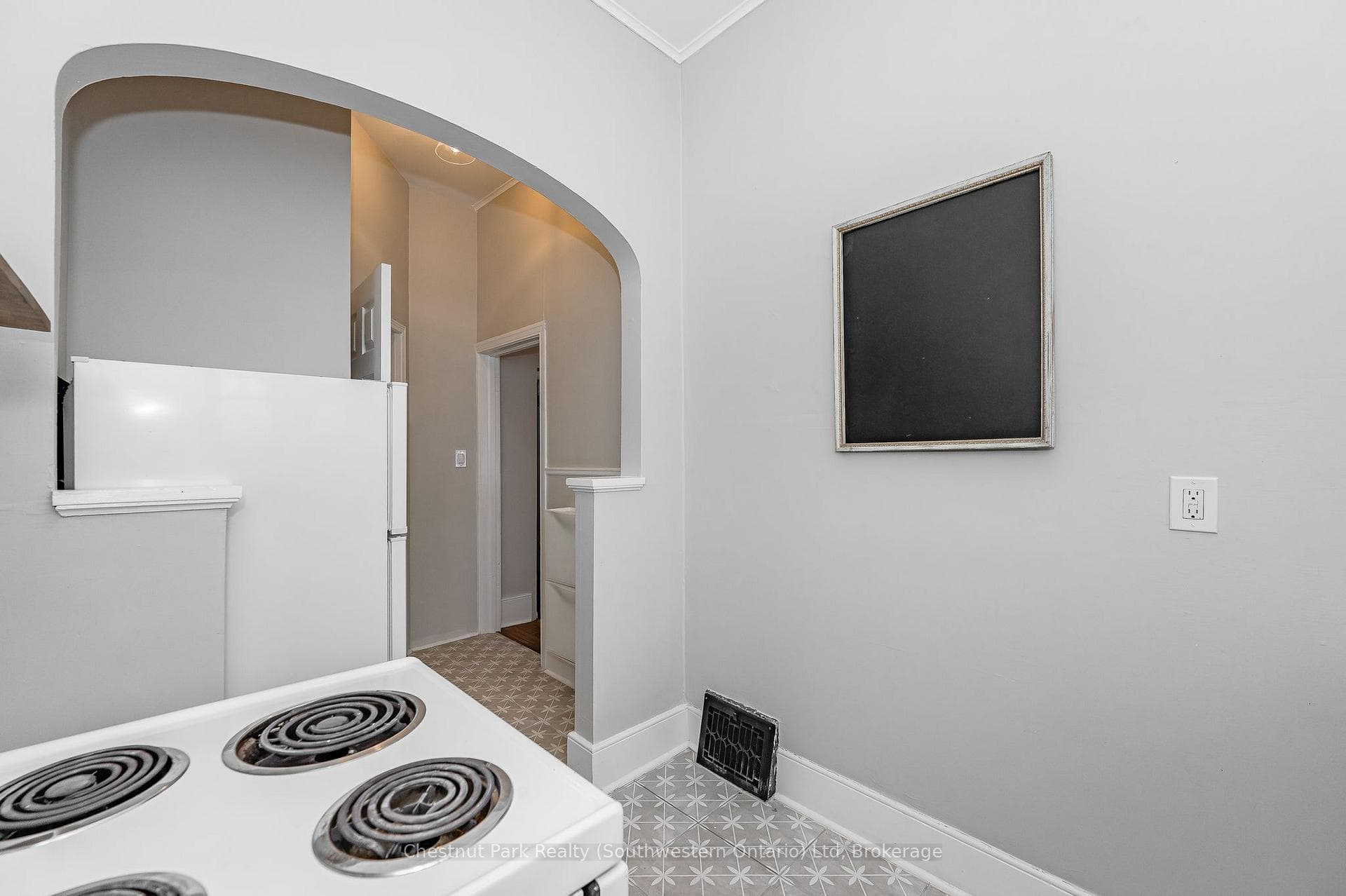 240 Woolwich Street photo 22