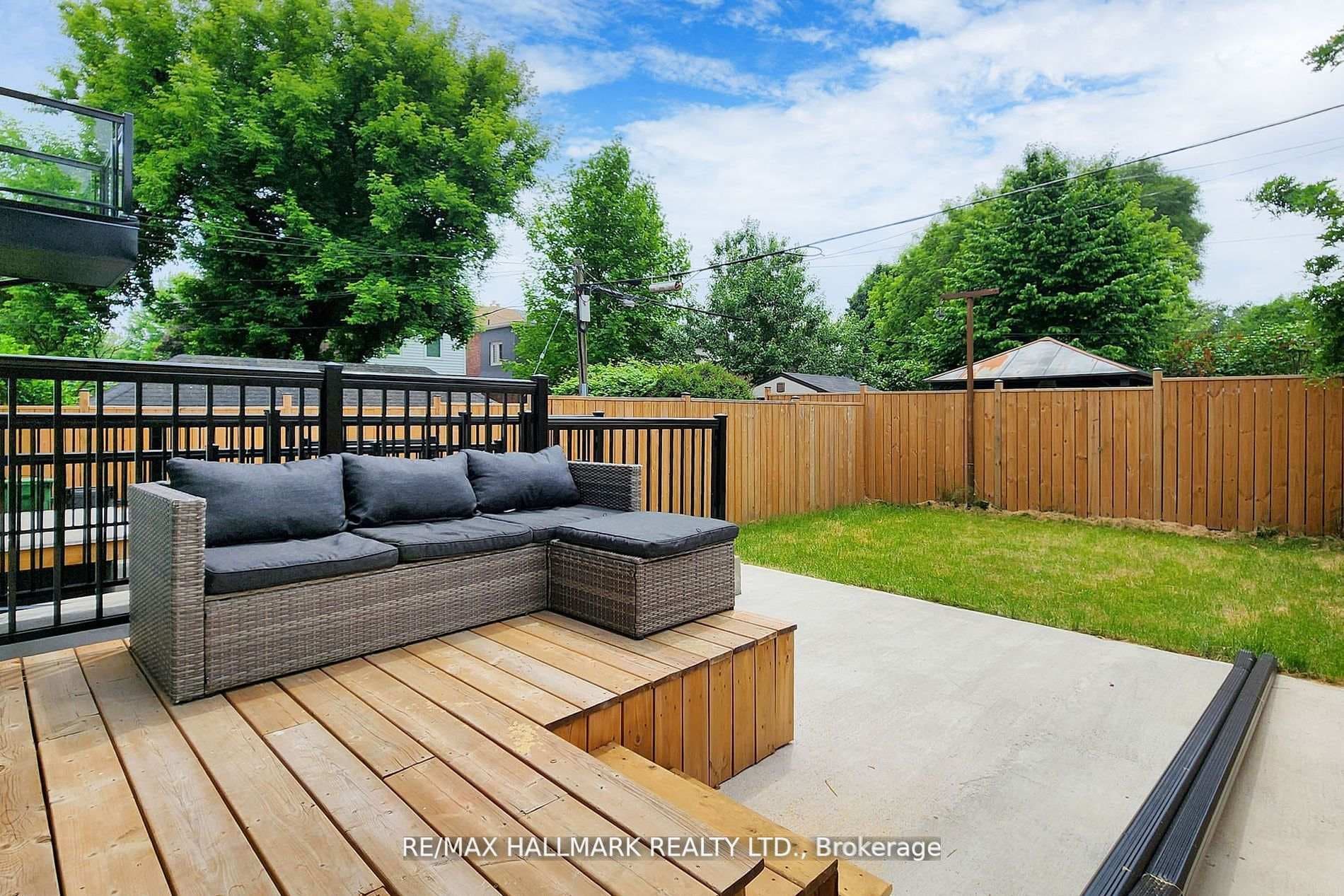 252B Monarch Park Avenue photo 32