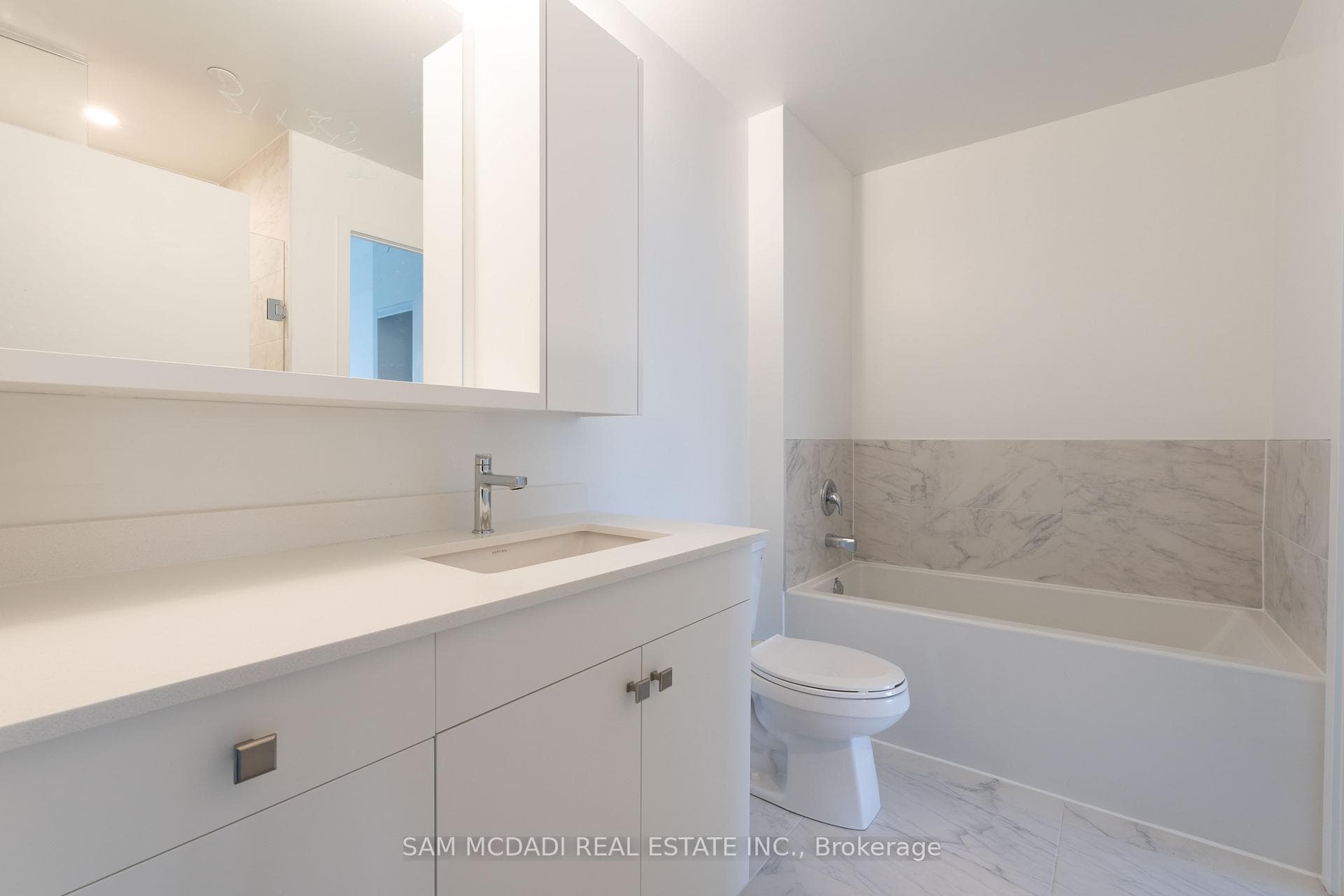 1035 Southdown Road Unit 903 photo 10
