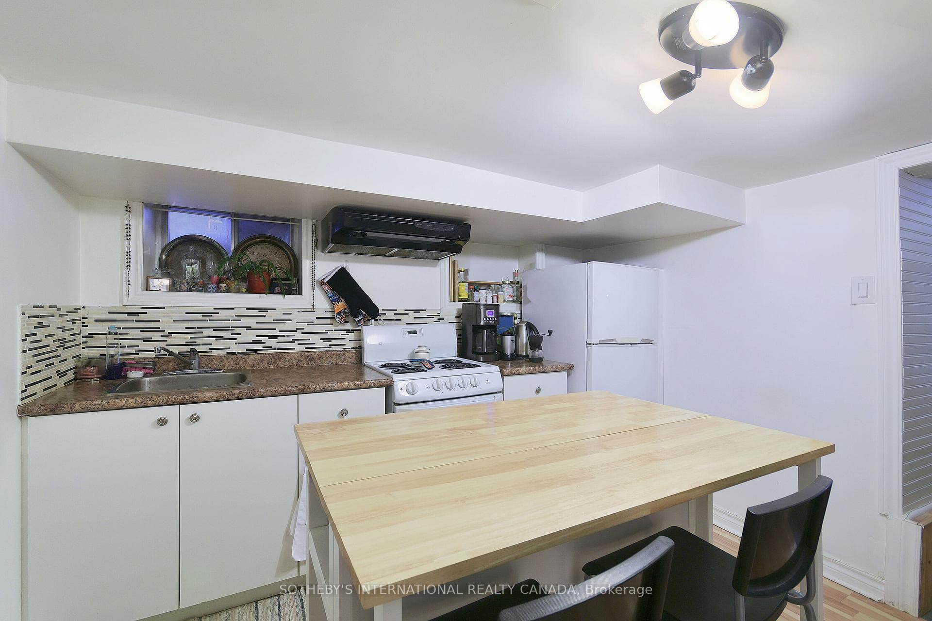 1155 Davenport Road photo 16