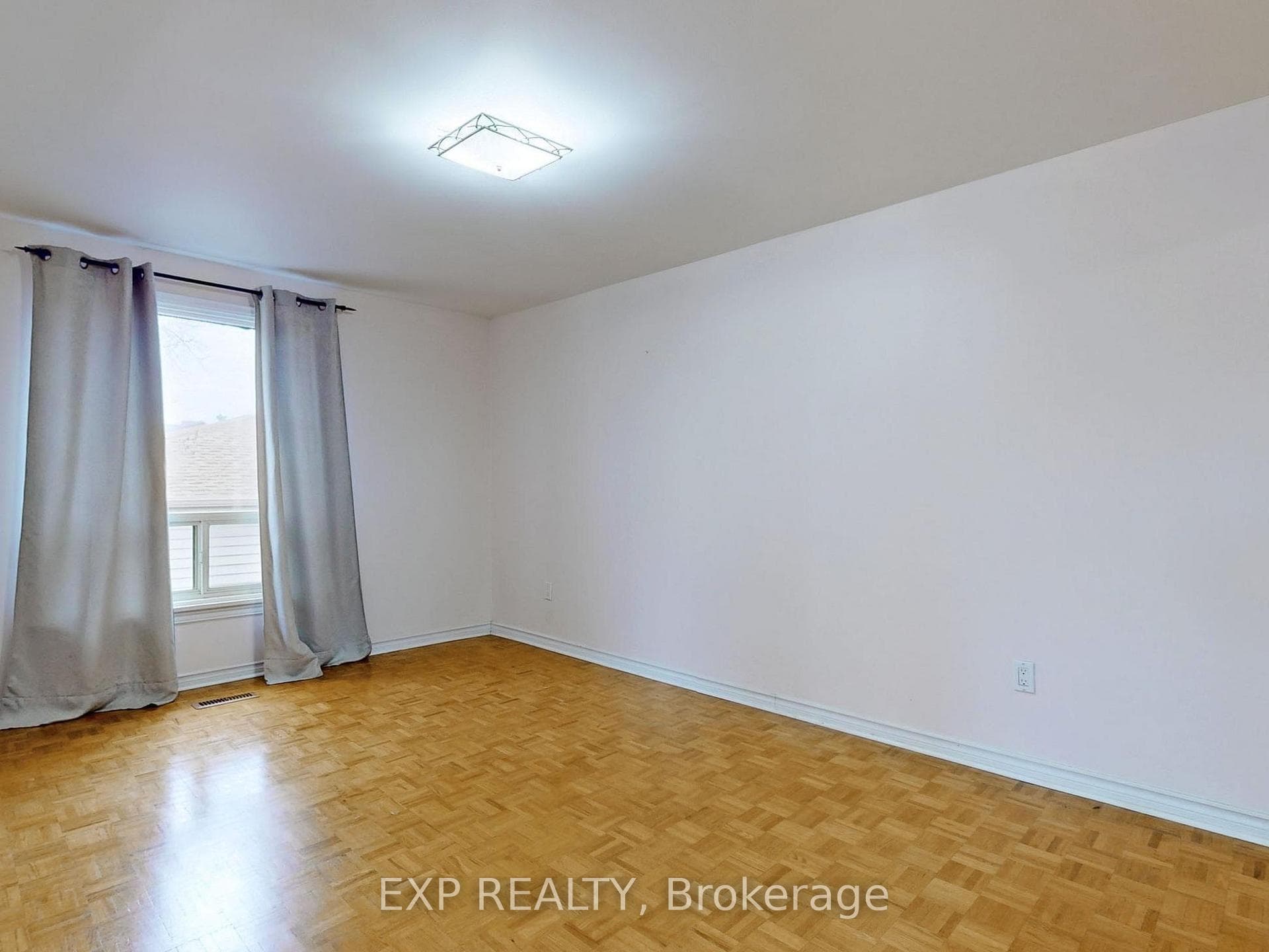 239 Avenue Road photo 12