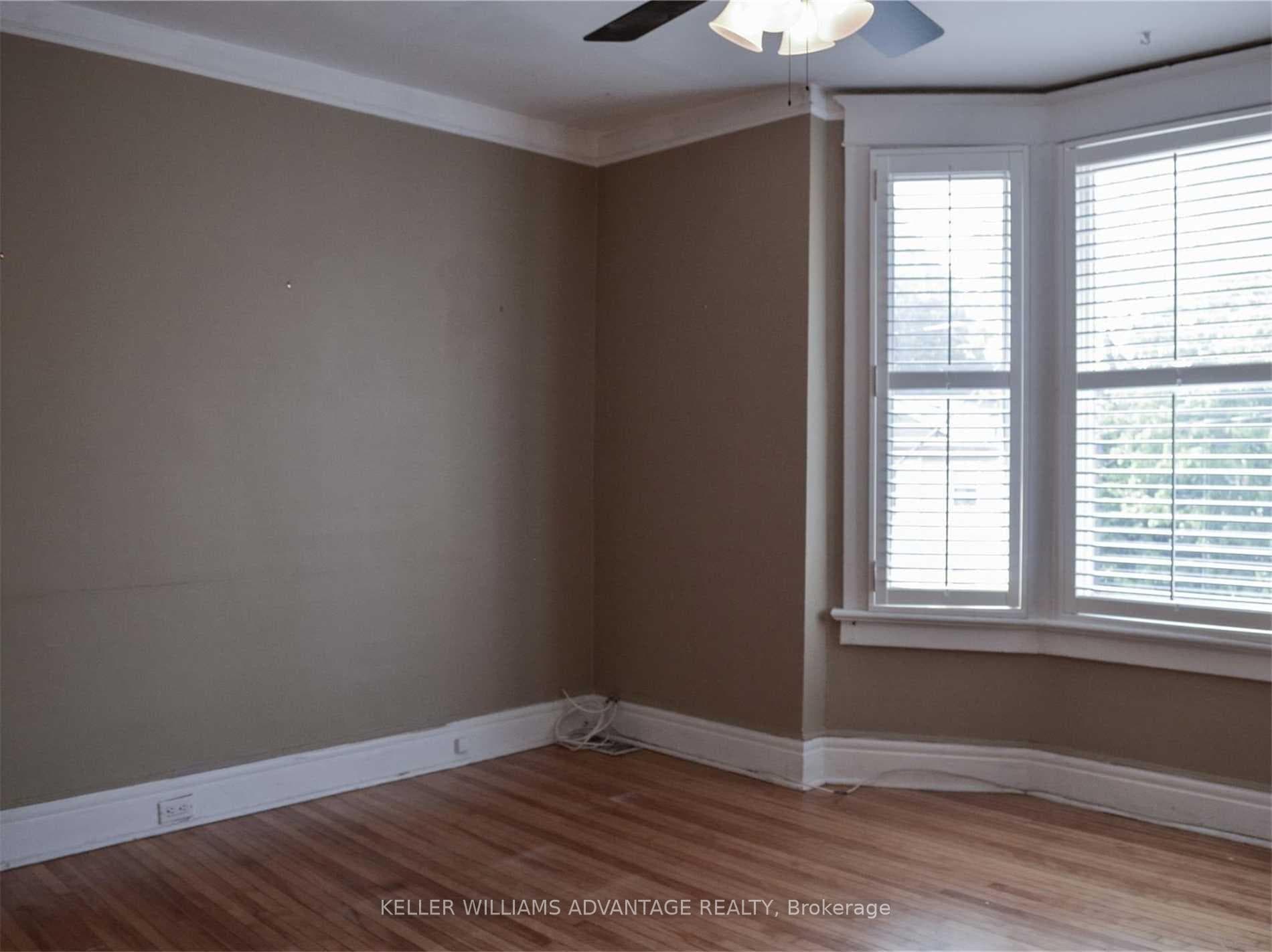 Hardwood flooring - spacious!