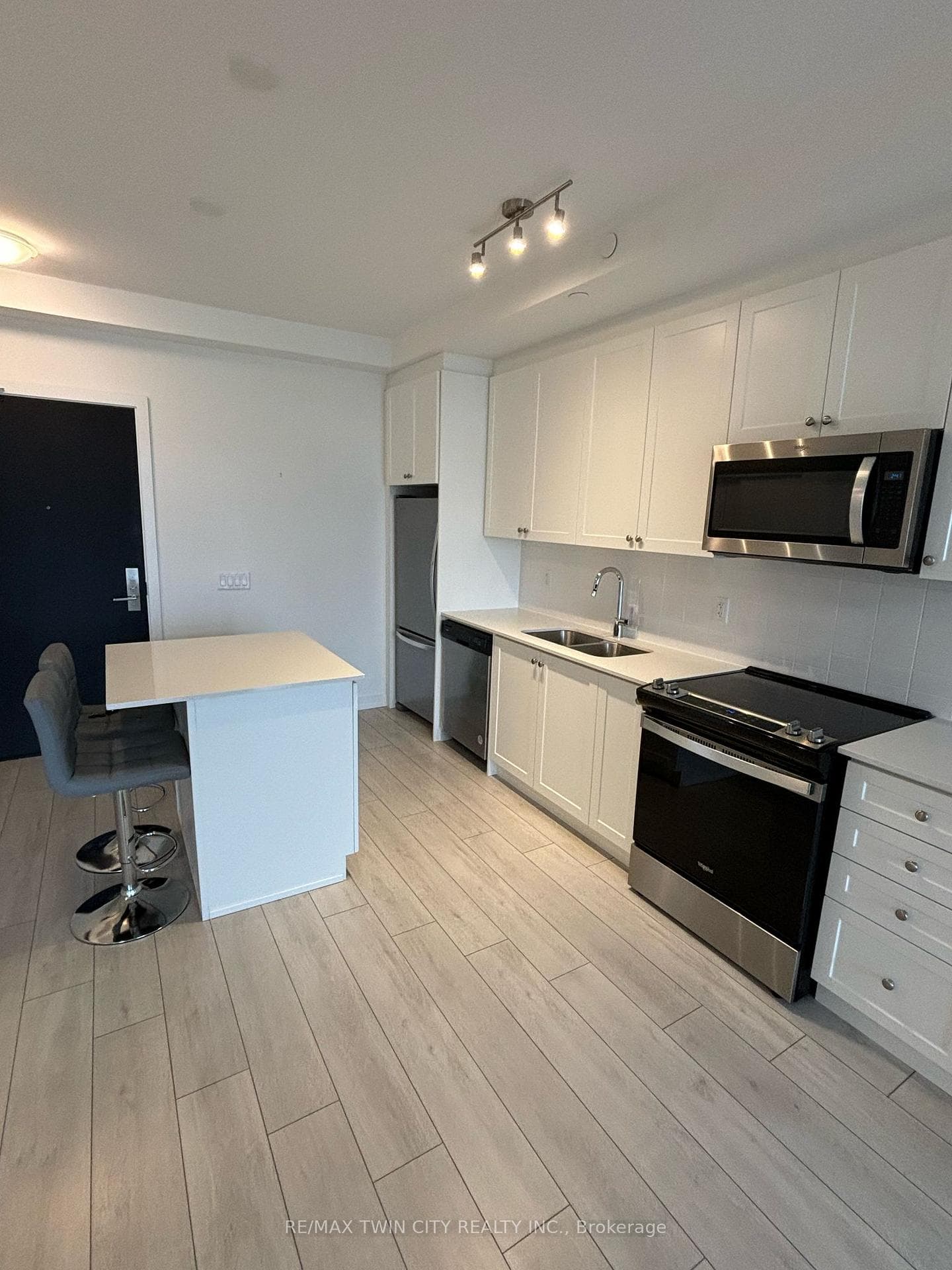55 Duke Street Unit 606 photo 4