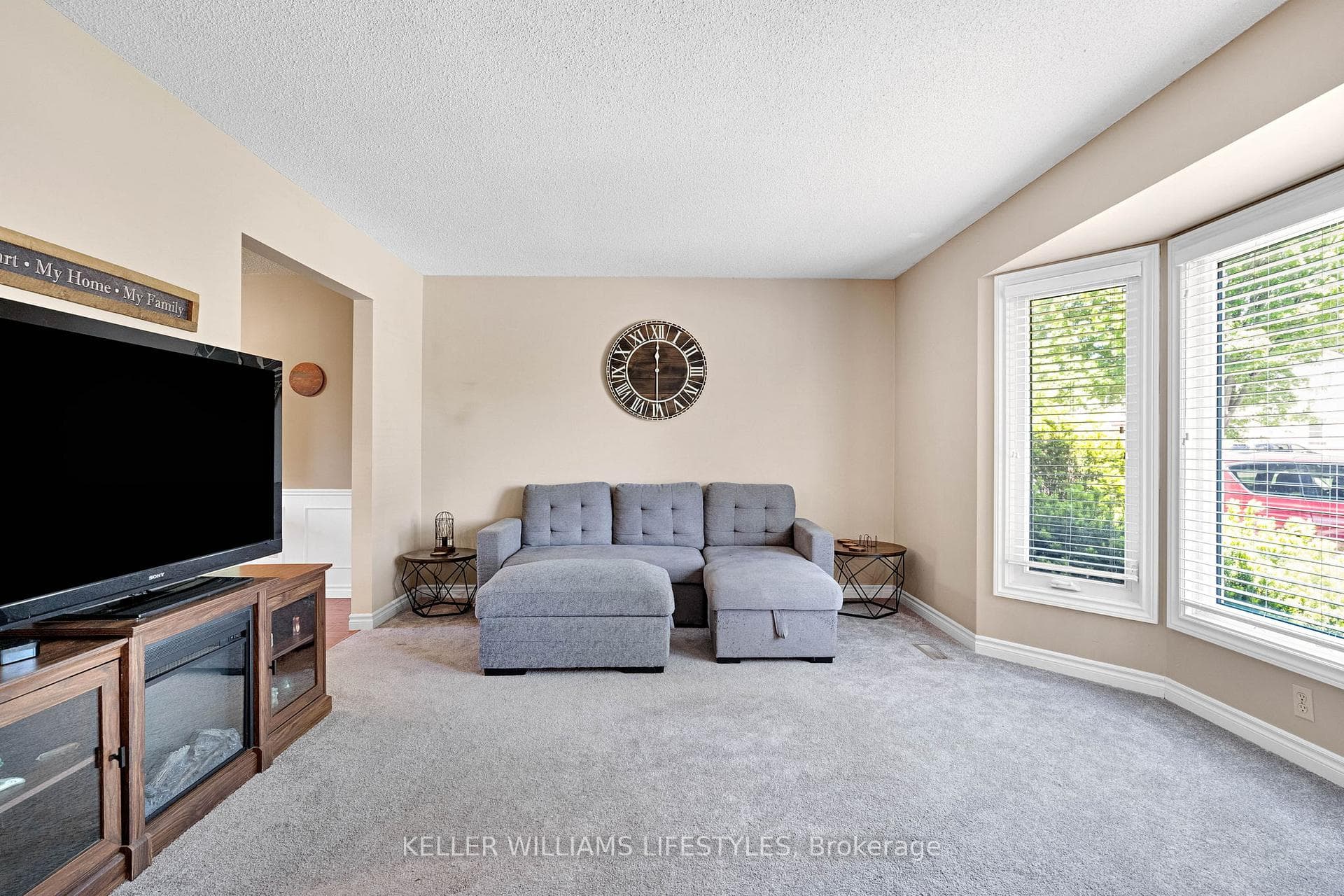 115 Acorn Crescent photo 5