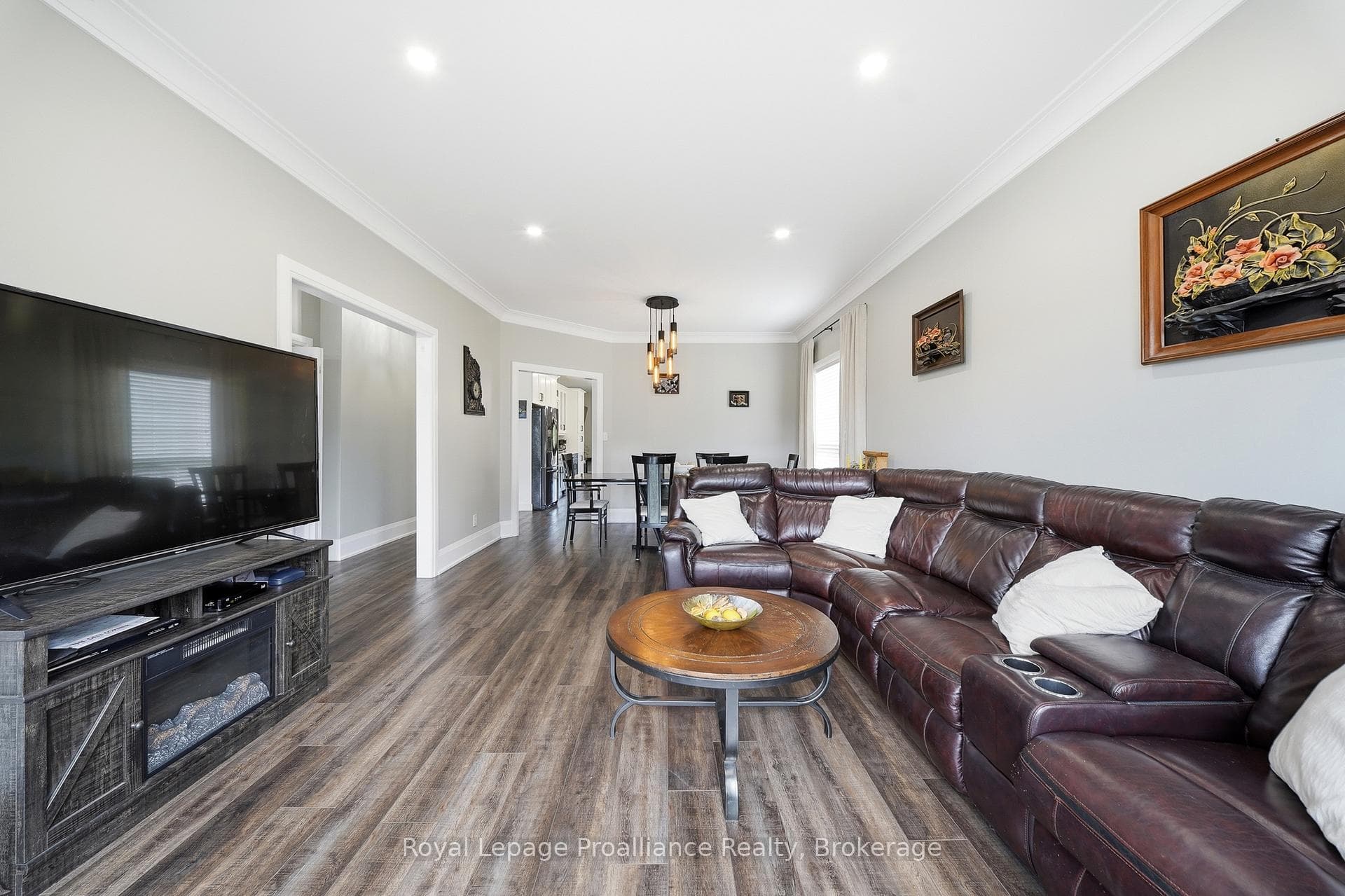 29 Hickory Grove photo 4