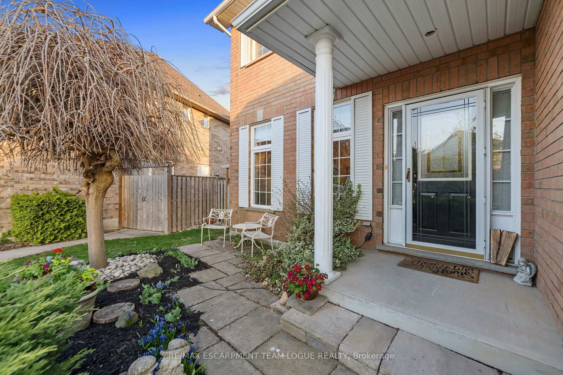2108 DALECROFT Crescent photo 2