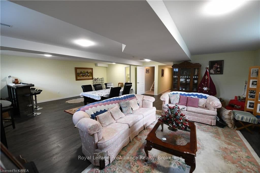 63 ELLESMEER Avenue photo 19