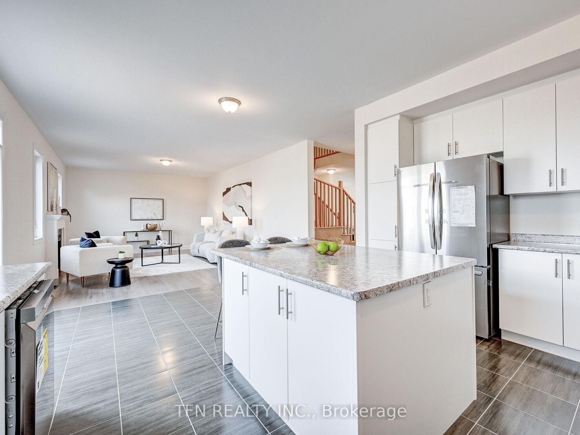 66 Oriole Crescent photo 17