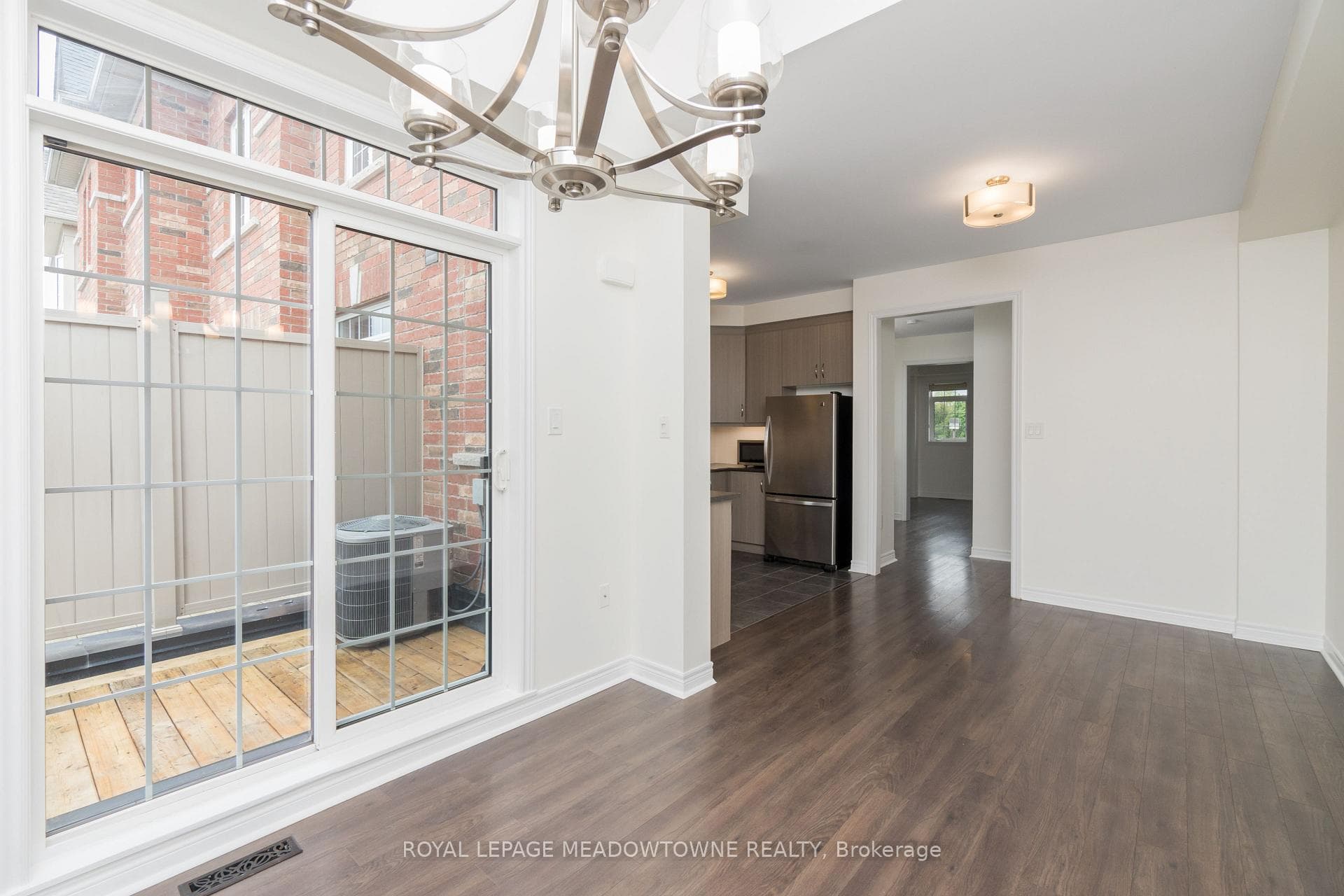 8 Tiffany Lane photo 11