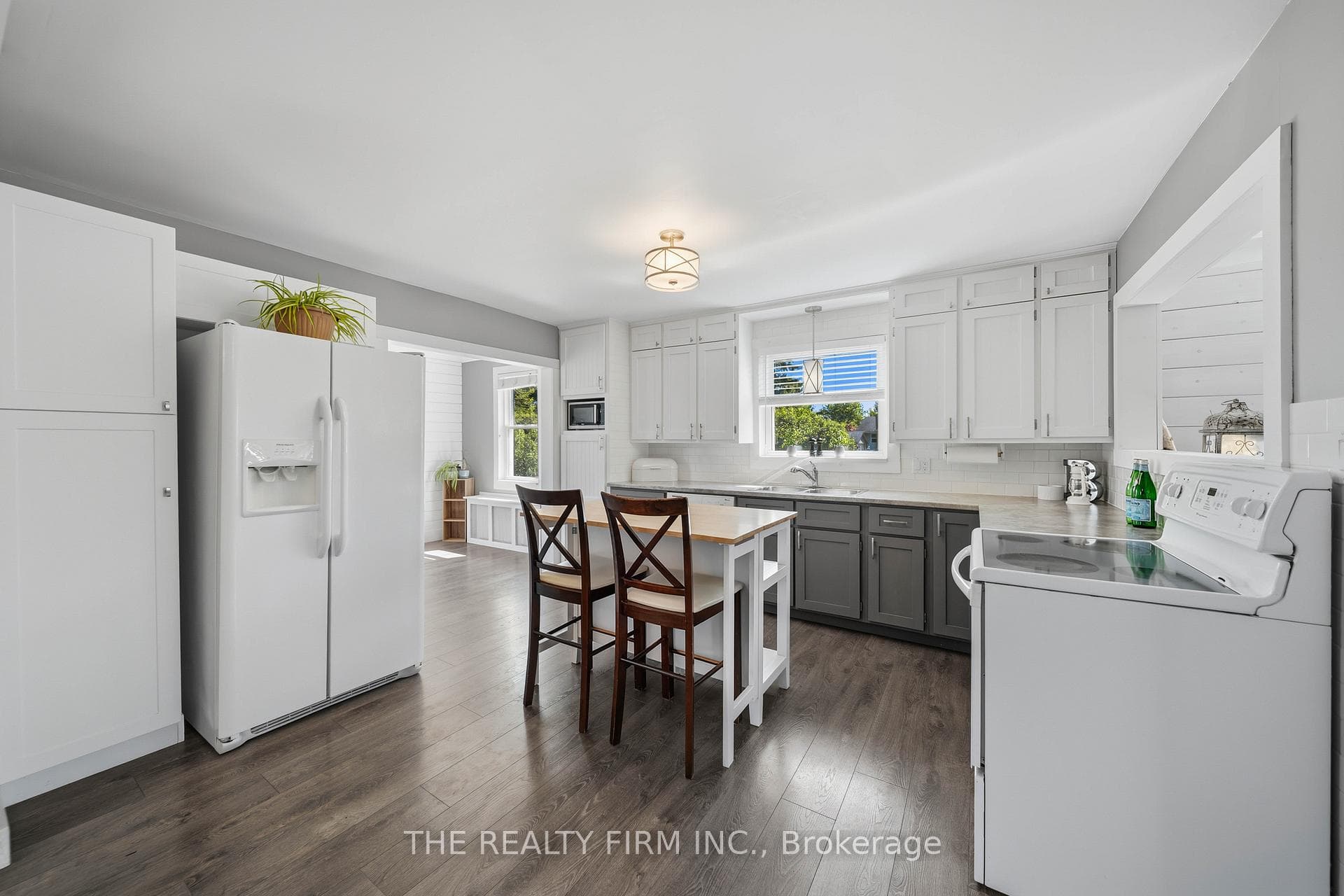599 John Street photo 21