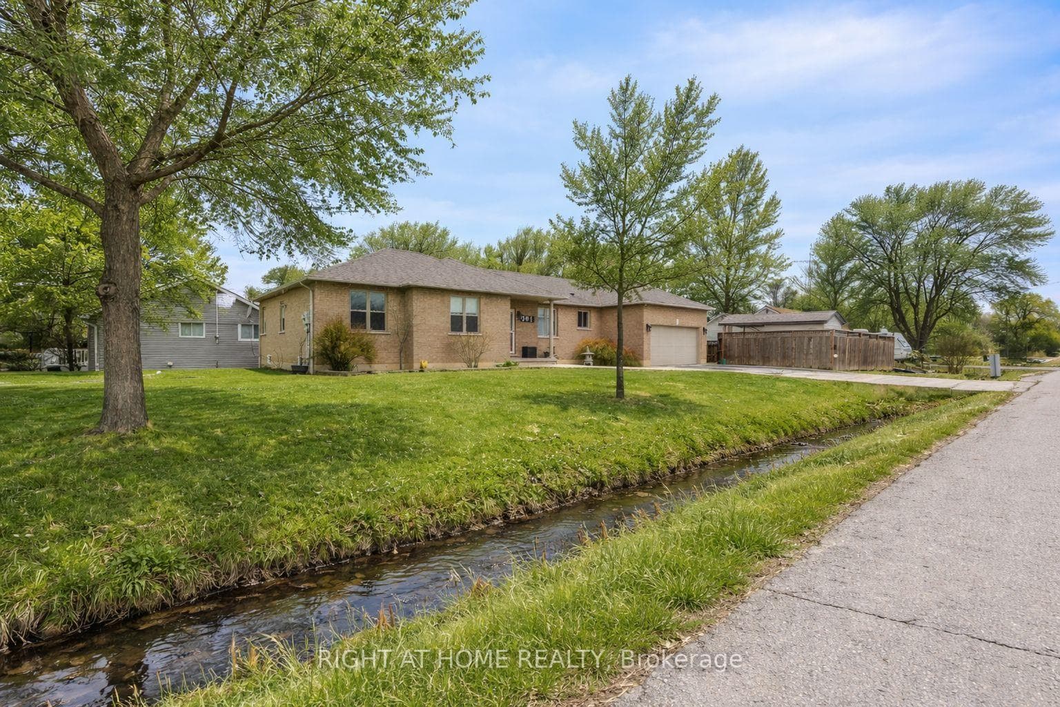301 Mud Street photo 2