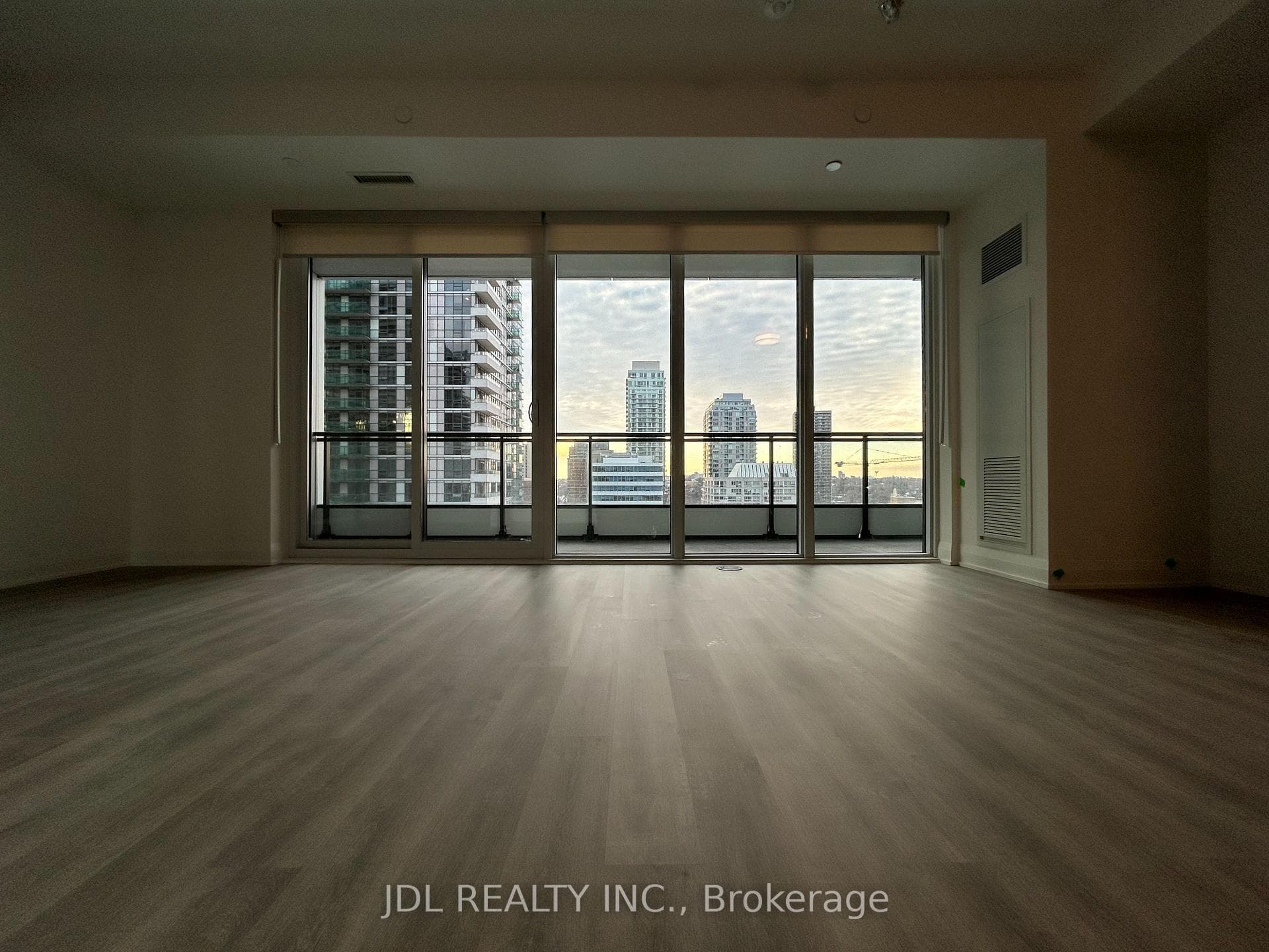 65 Broadway Ave Boulevard Unit 1210 photo 2