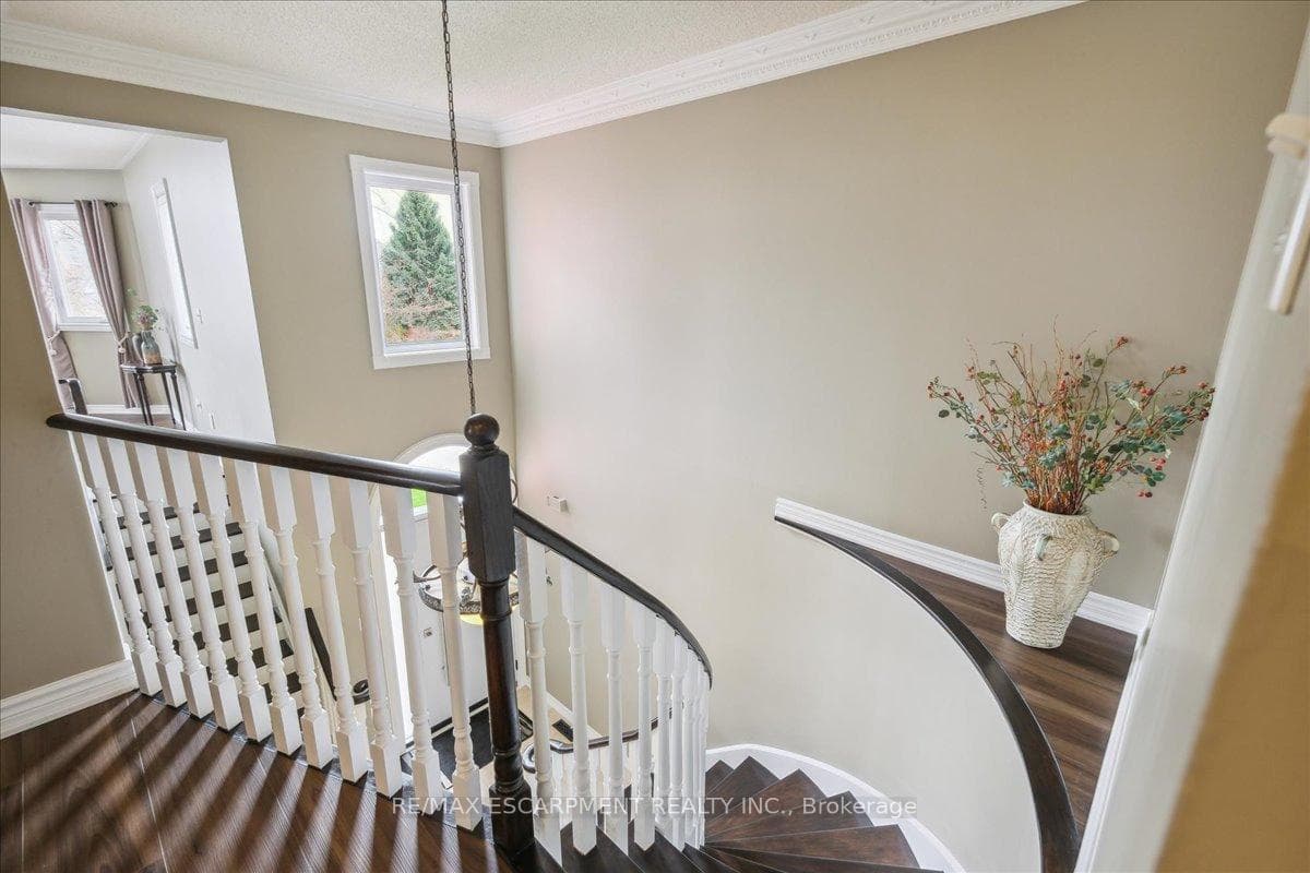 2580 Strathmore Crescent photo 19