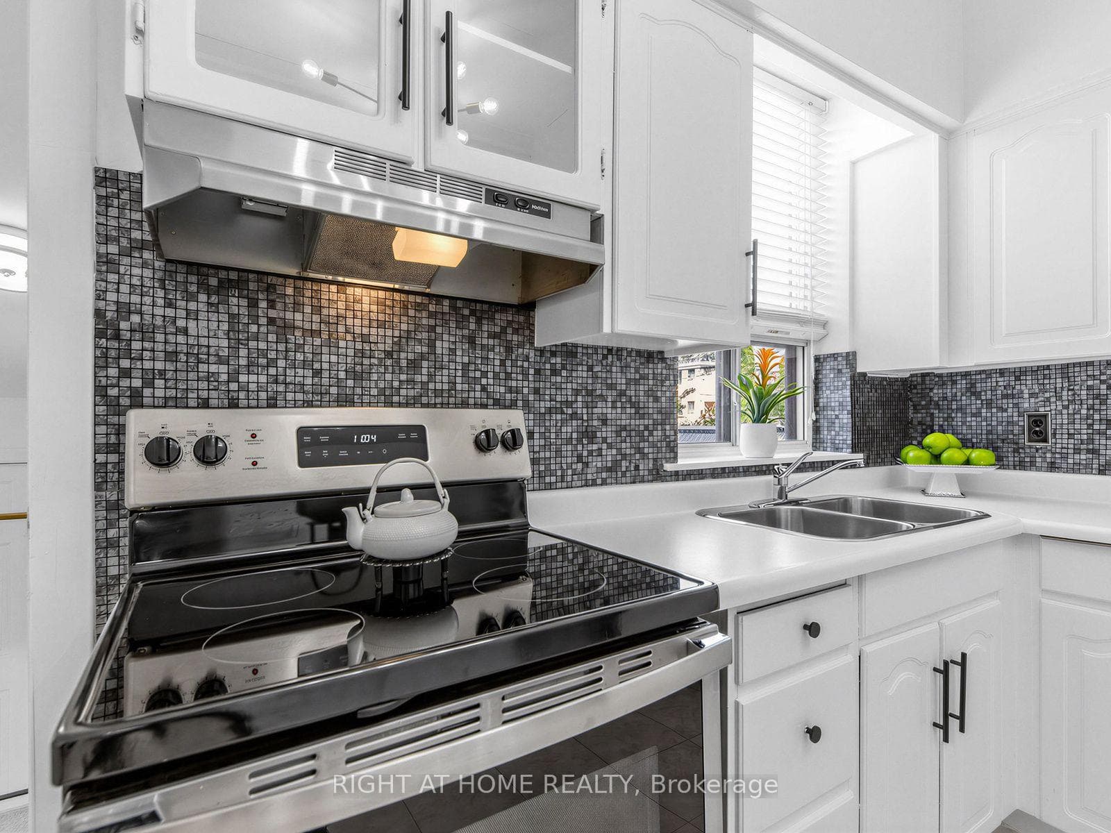 78 Symington Avenue photo 13