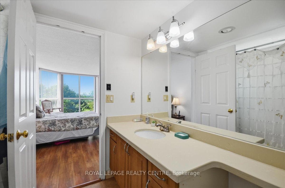 1360 Rathburn Road Unit 410 photo 25