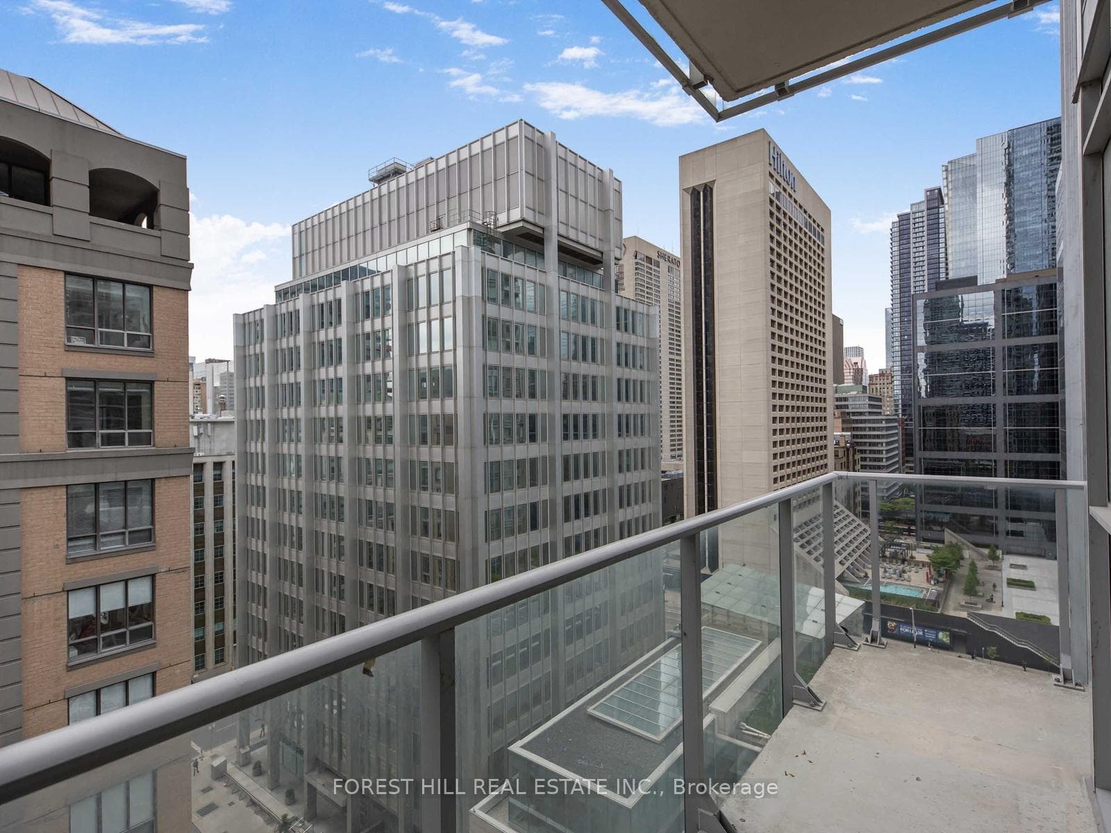 126 Simcoe Street Unit 1407 photo 23