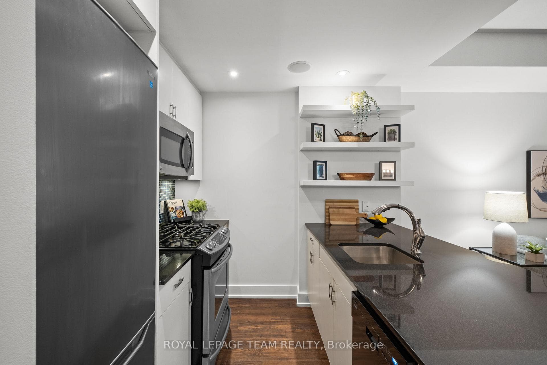 100 Champagne Avenue Unit 410 photo 9