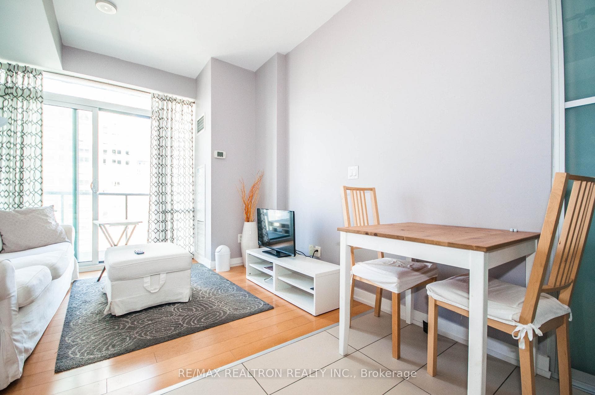 170 Fort York Boulevard Unit 1805 photo 9