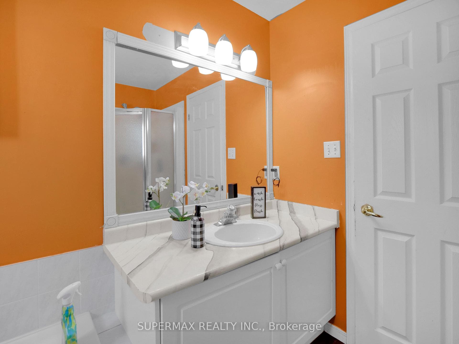 526 Talltree Crescent photo 15
