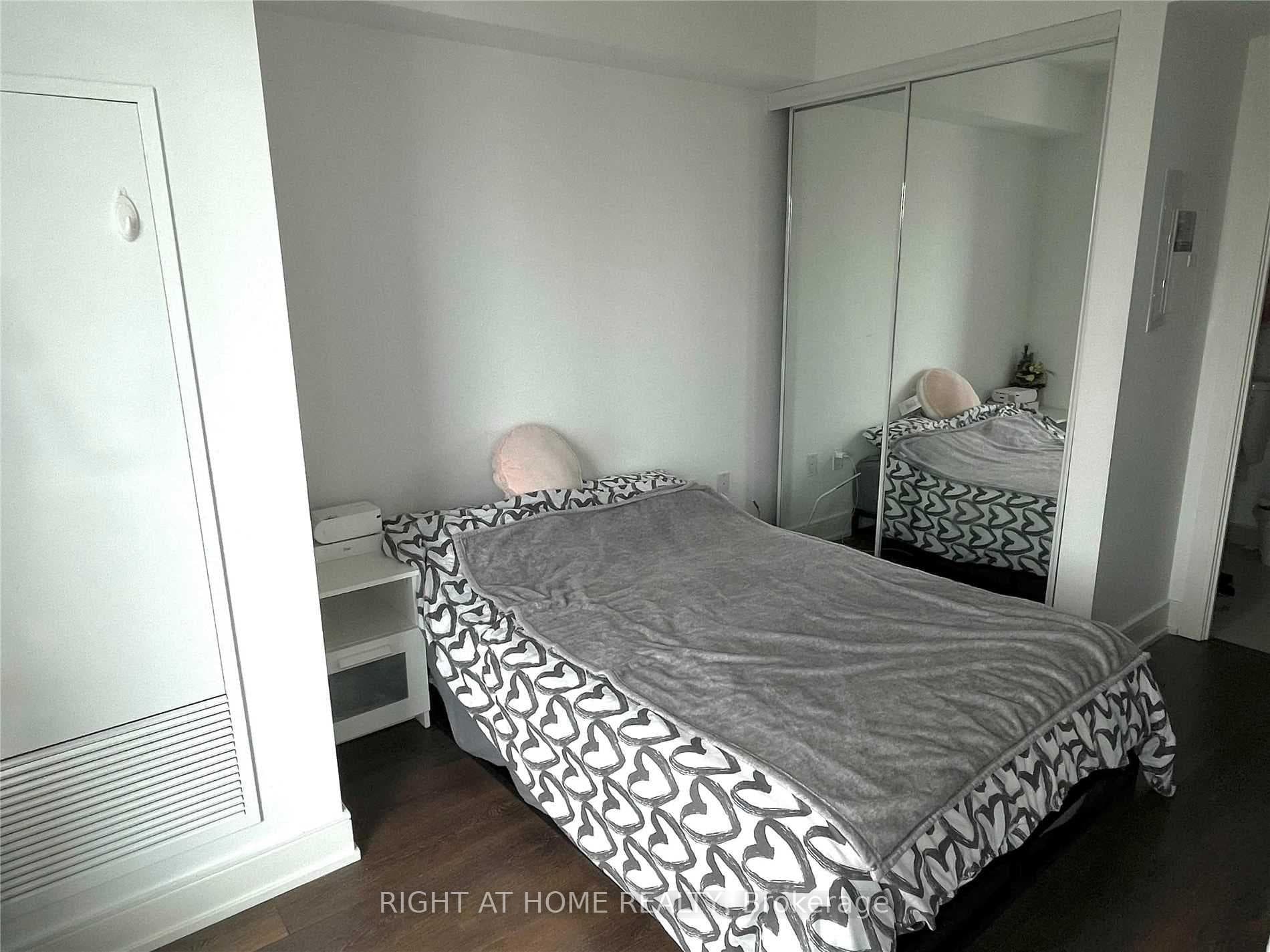 89 Mcgill Street Unit 2309 photo 4