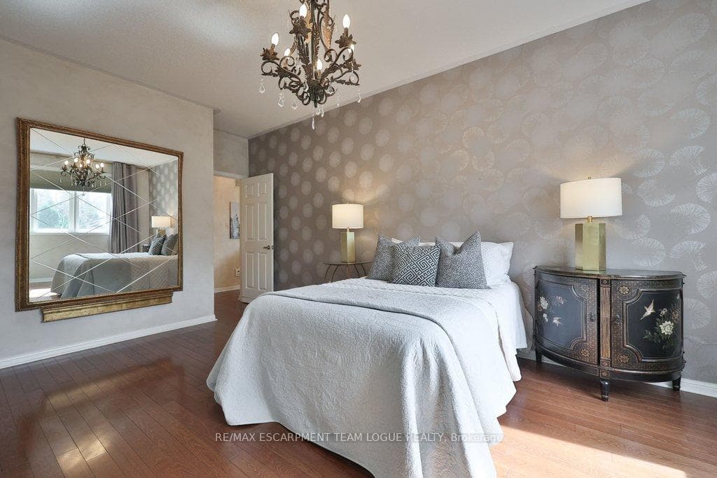 2193 Woodglen Crescent photo 18