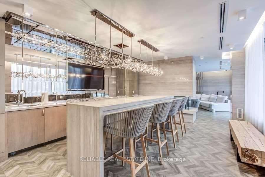7 Kenaston Gardens Unit 213 photo 14