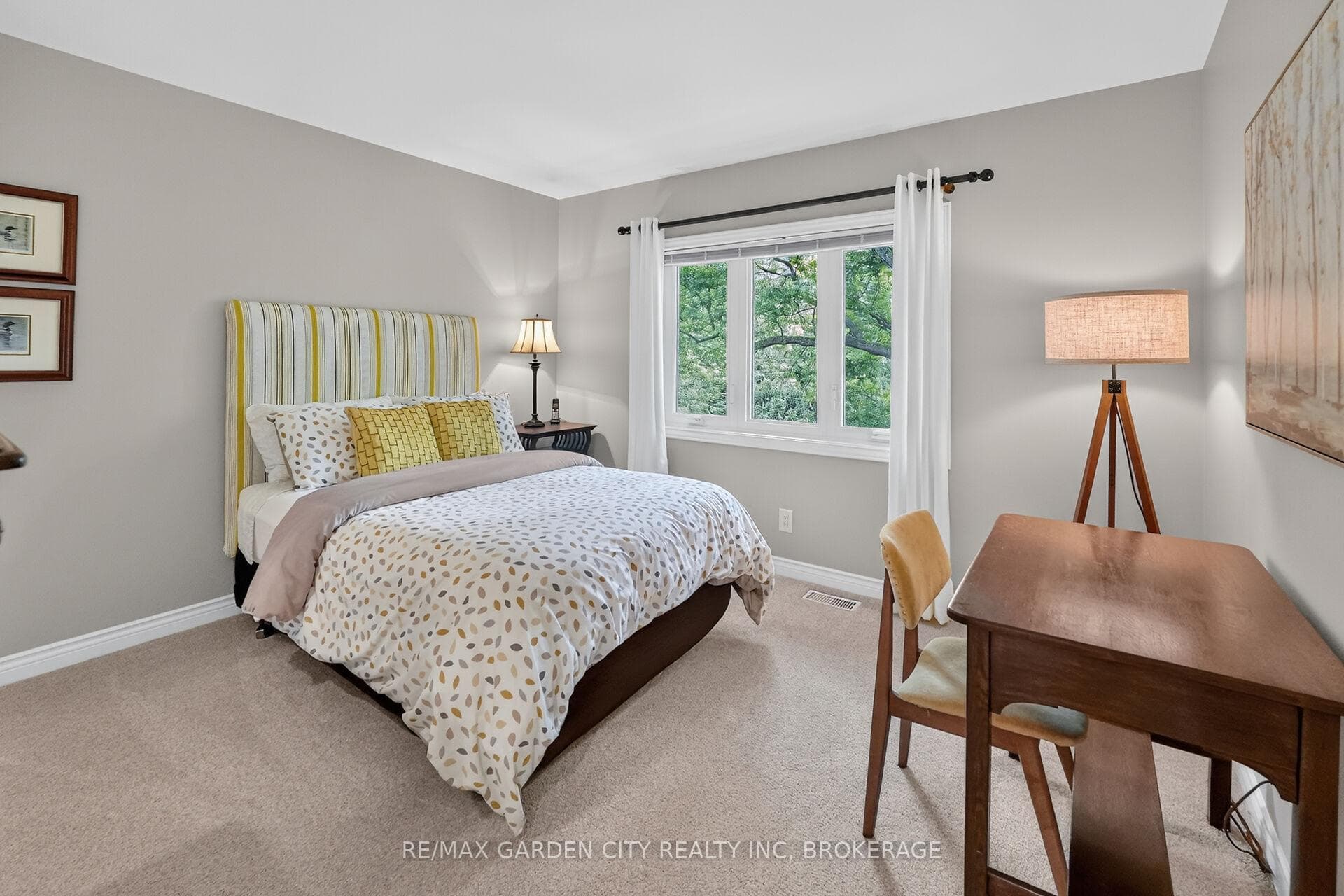 656 Memorial Drive photo 31