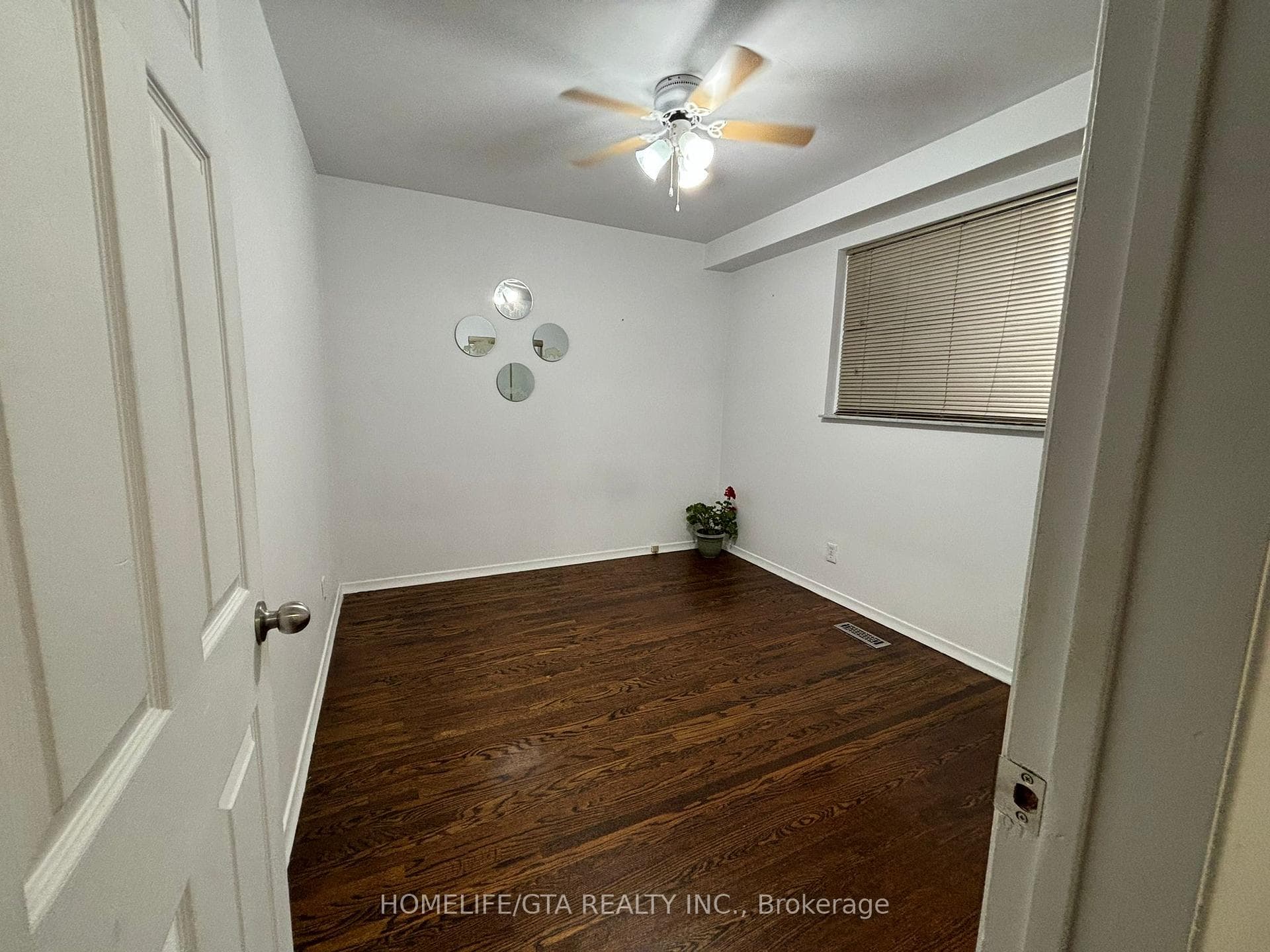 113 Cultra Square Unit Lower photo 5