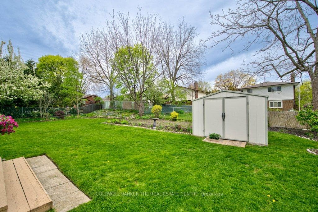 34 Westwood Crescent photo 41