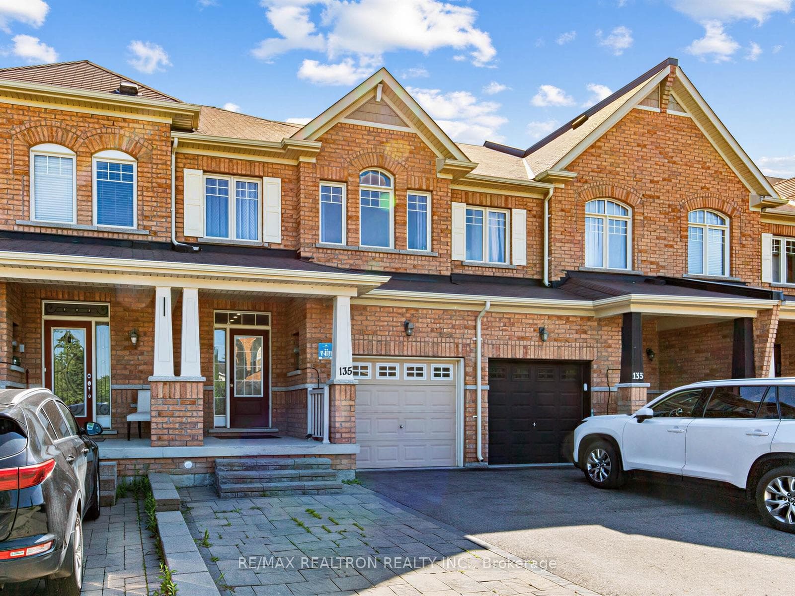 135 Windrow Street photo 1