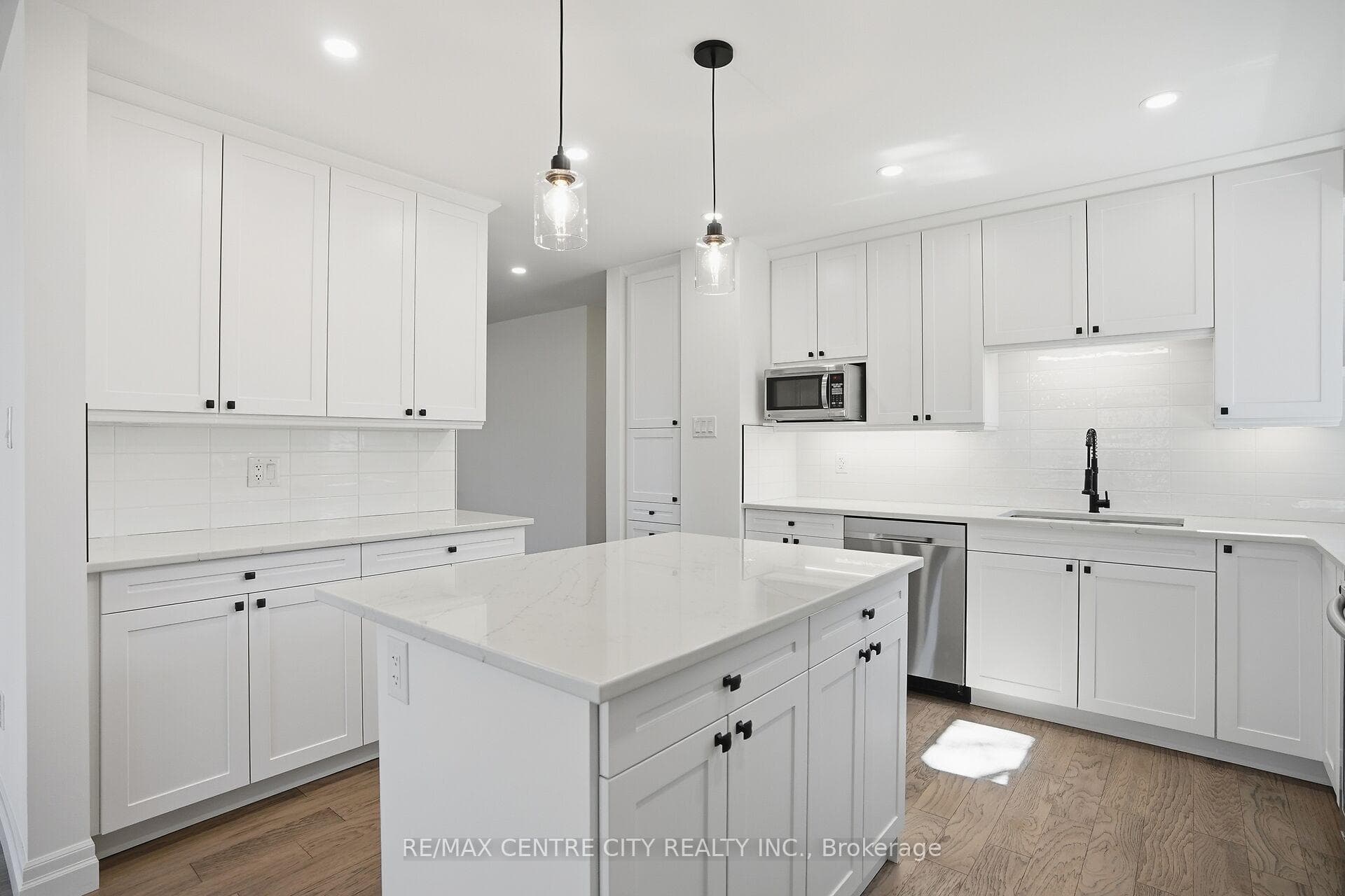 937 Fontaine Road photo 15