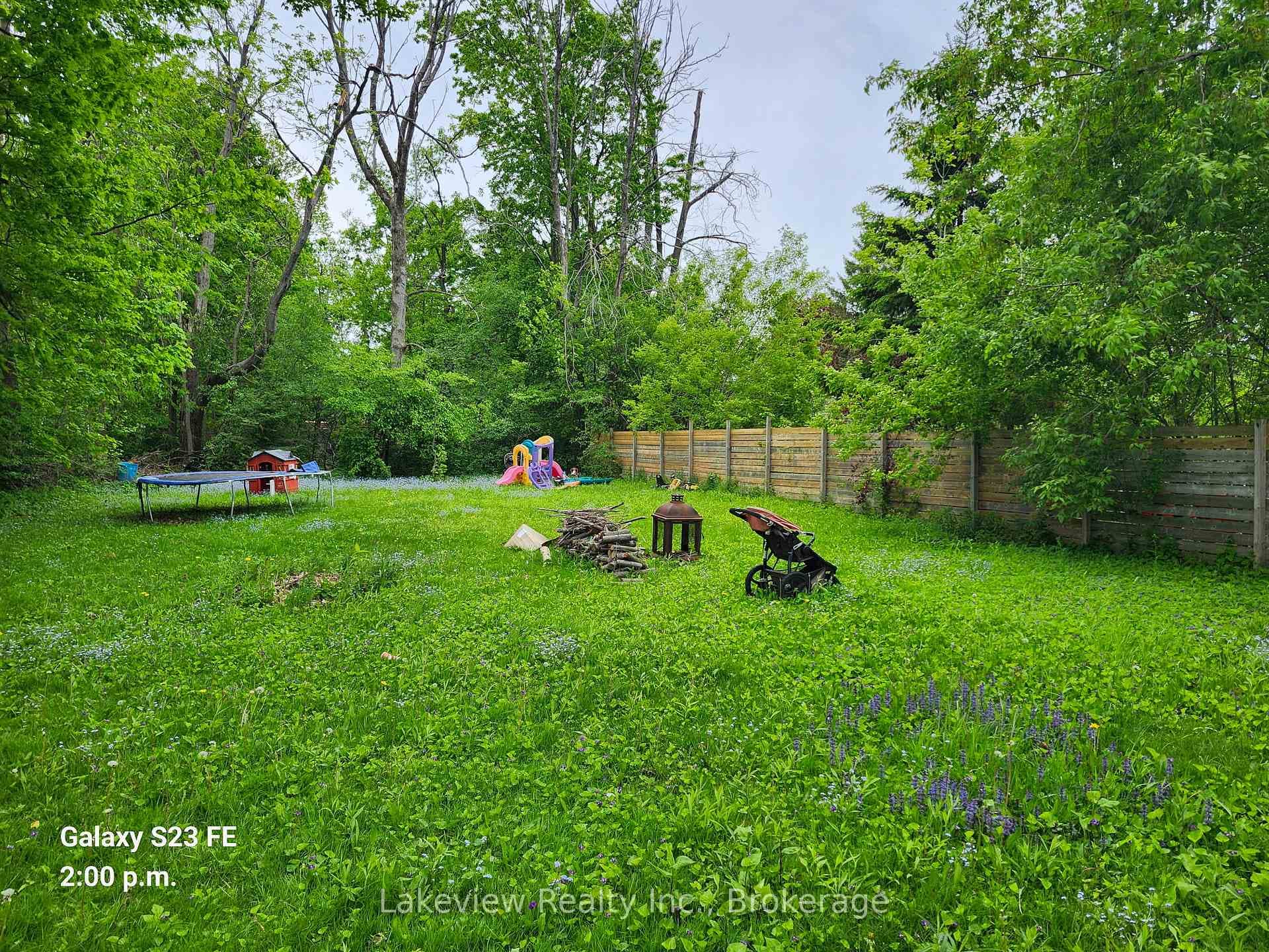 53 Westmount Drive photo 2