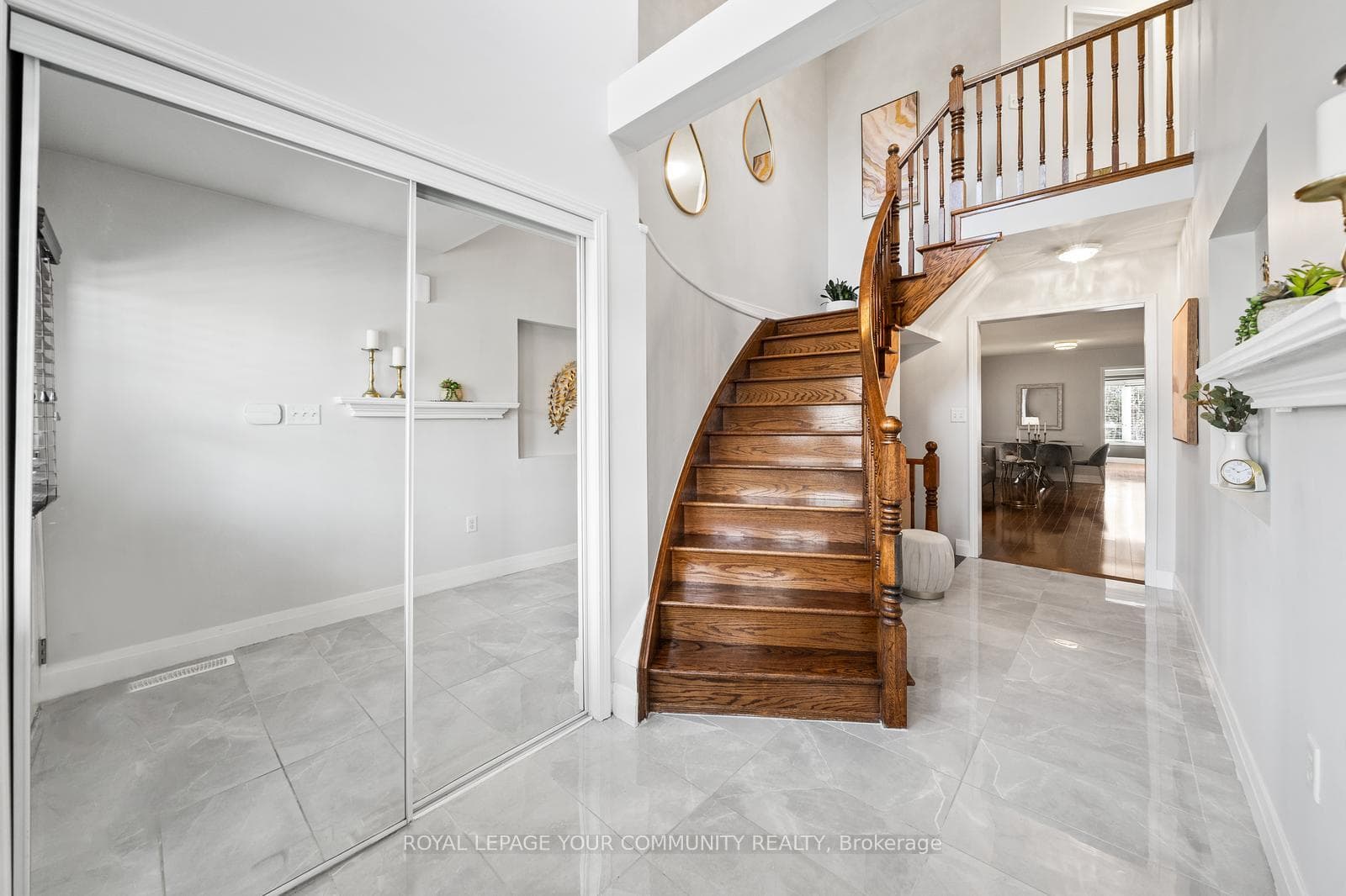 151 Dougherty Crescent photo 2