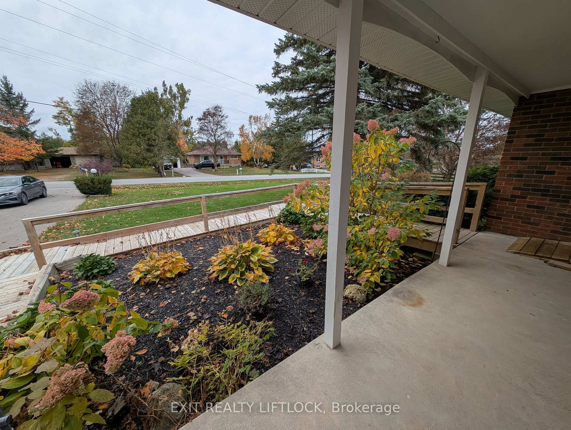 922 Cottingham Road photo 2