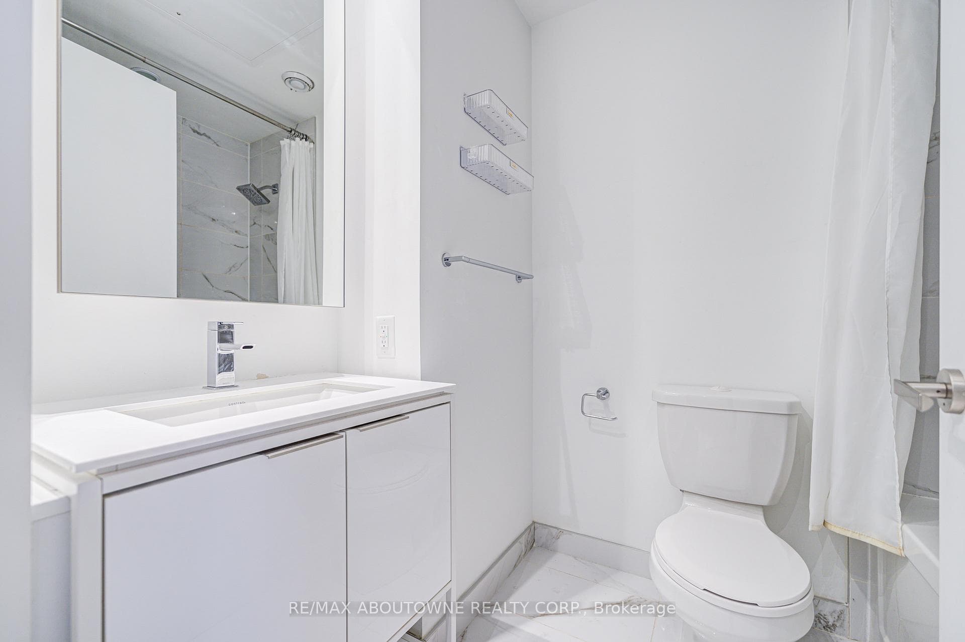 77 Shuter Street Unit 2905 photo 11