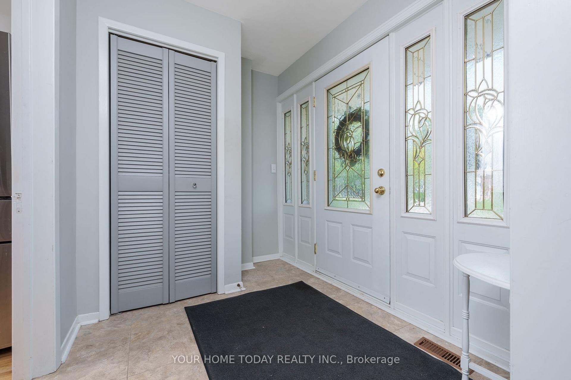 64 Greystone Crescent photo 4